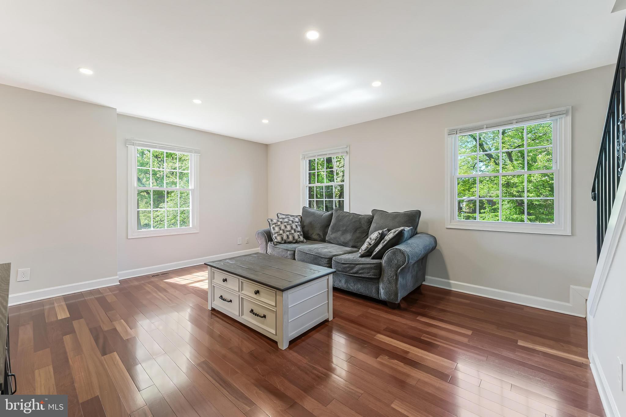 LONDON TOWN WEST - Residential