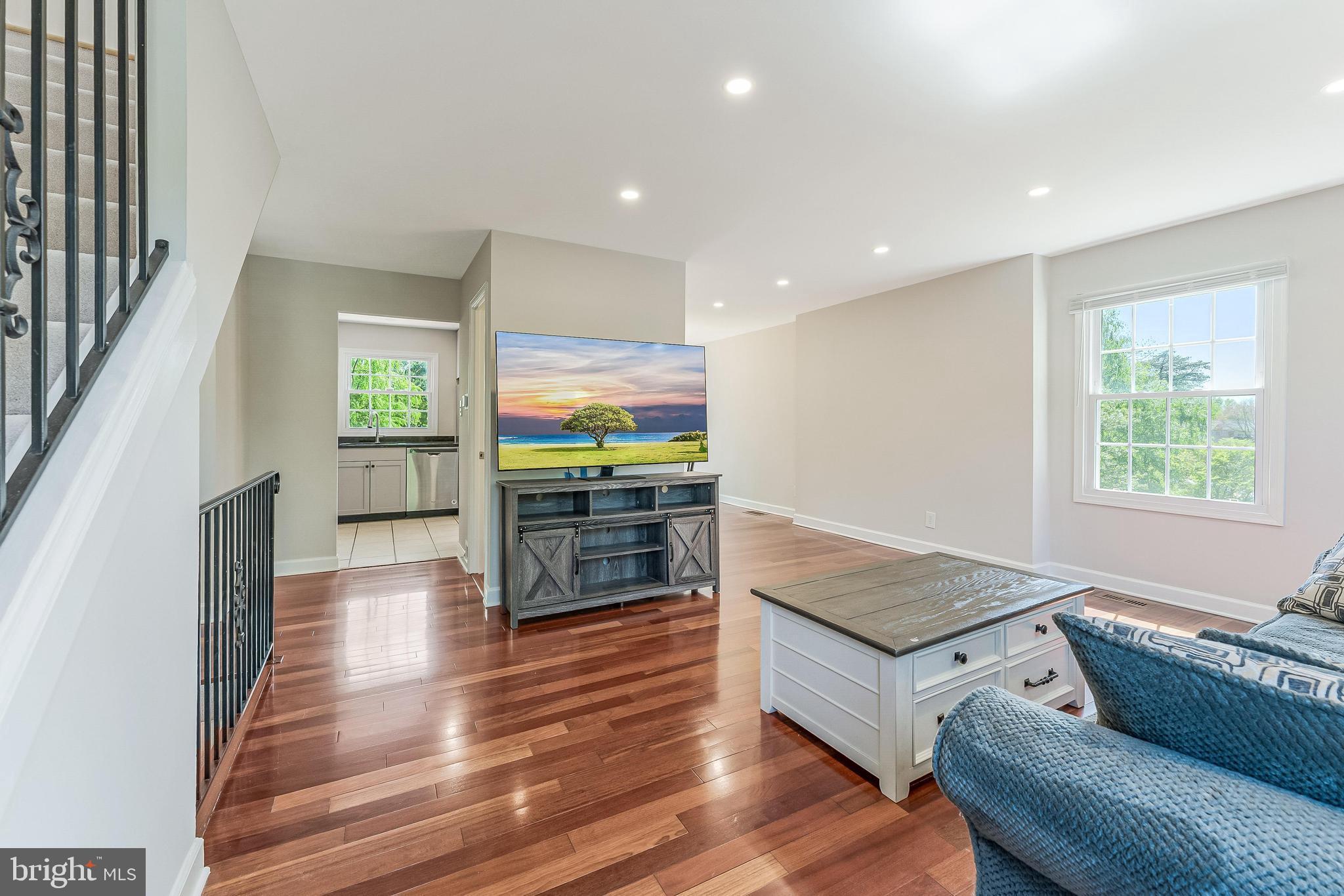 LONDON TOWN WEST - Residential