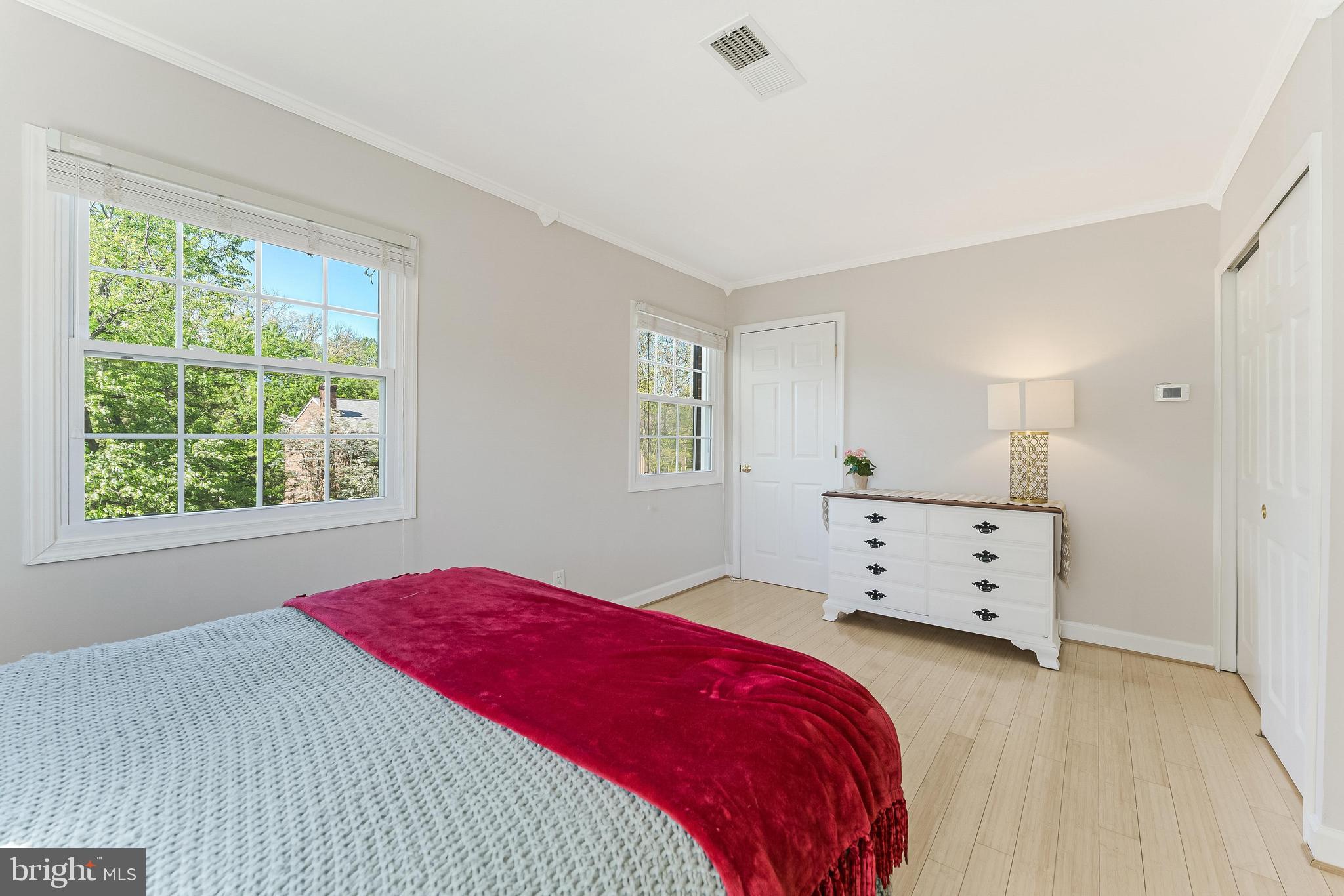 LONDON TOWN WEST - Residential