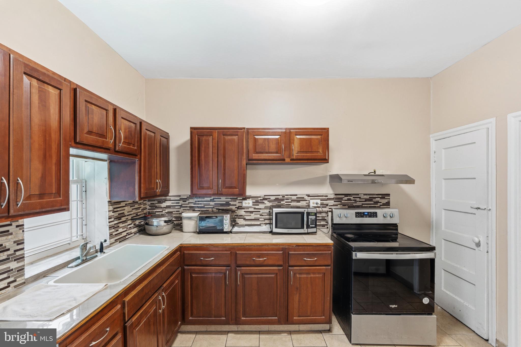 PHILADELPHIA (SOUTHWEST) - Residential