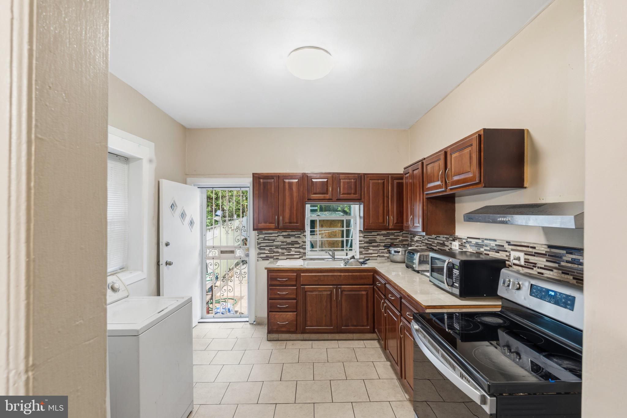 PHILADELPHIA (SOUTHWEST) - Residential