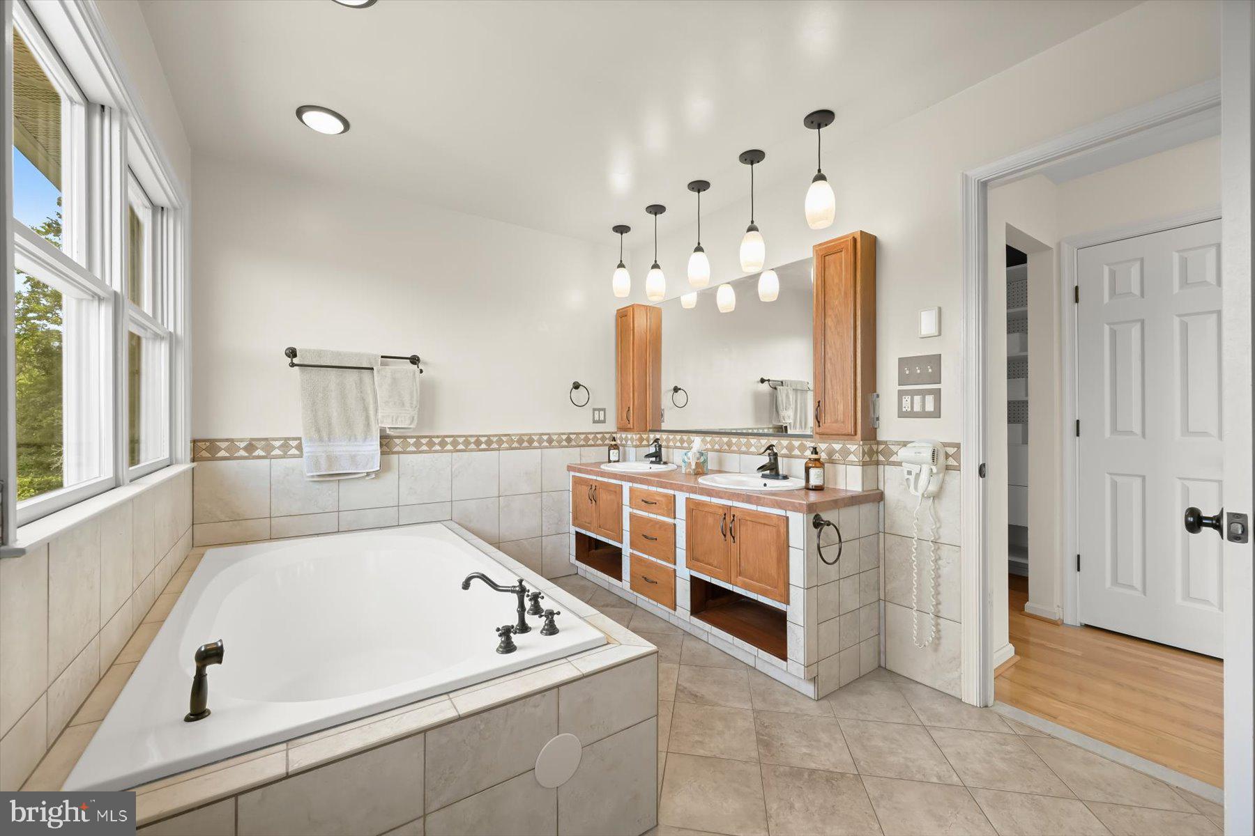 GRAYSTONE FARMS ESTATES - Residential