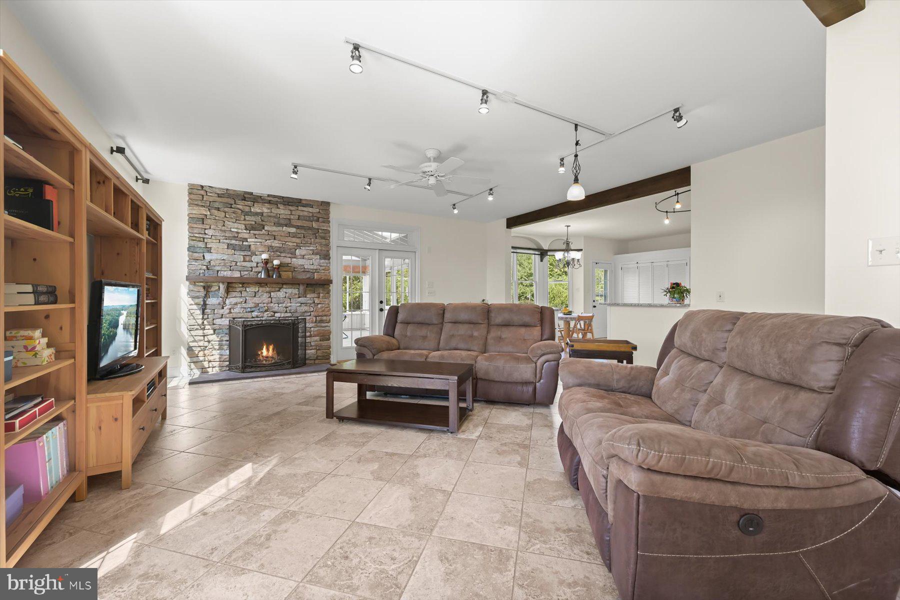 GRAYSTONE FARMS ESTATES - Residential