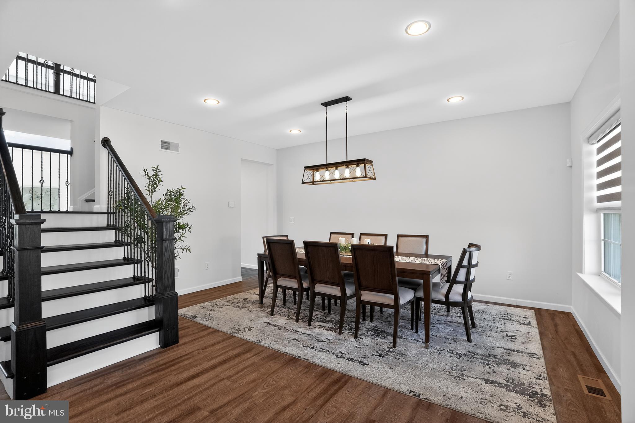 GLENWOOD CHASE - Residential