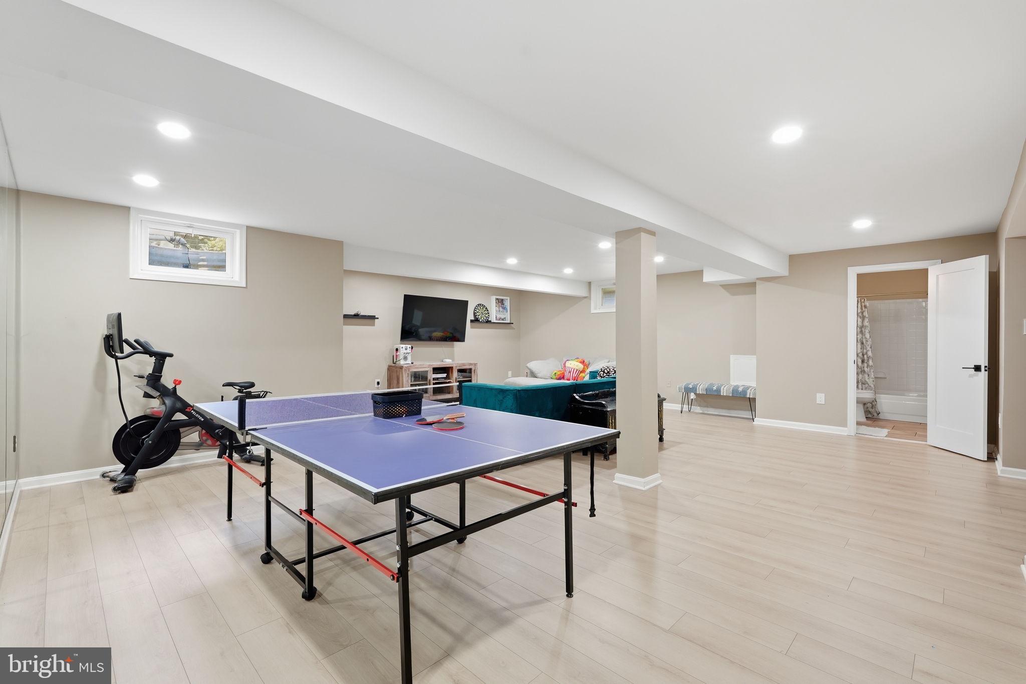 WASHINGTONIAN WOODS - Residential