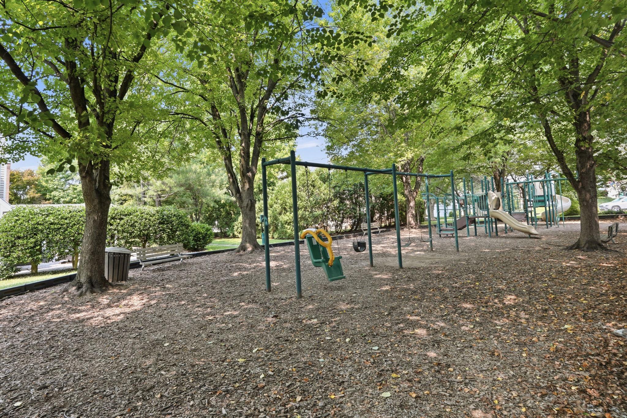 WASHINGTONIAN WOODS - Residential