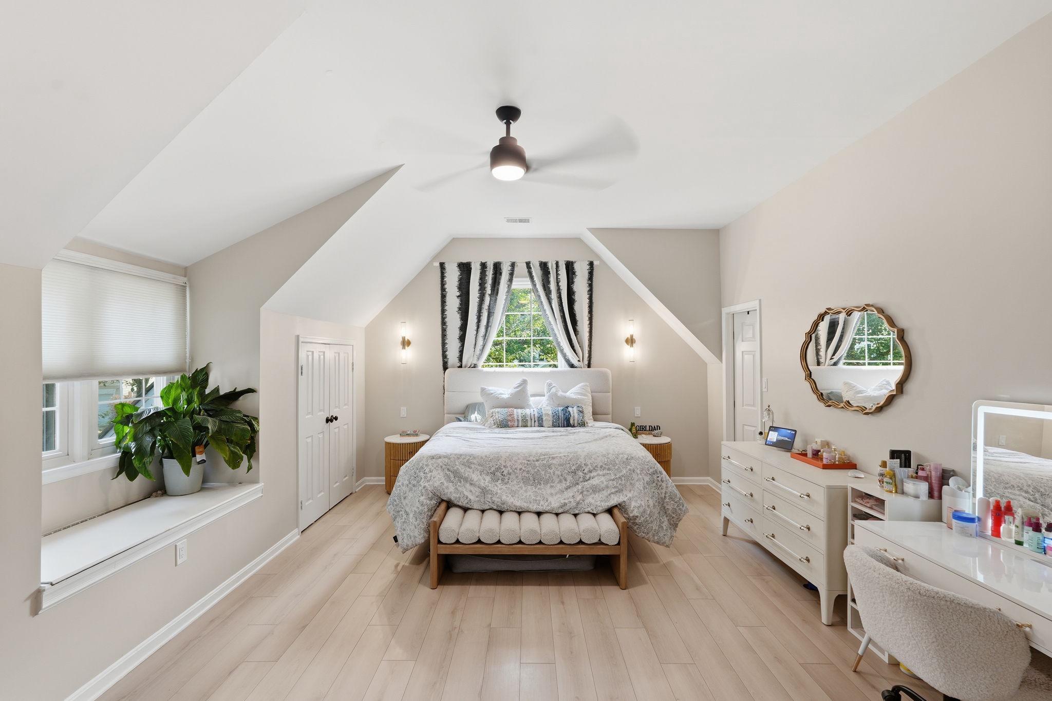 WASHINGTONIAN WOODS - Residential