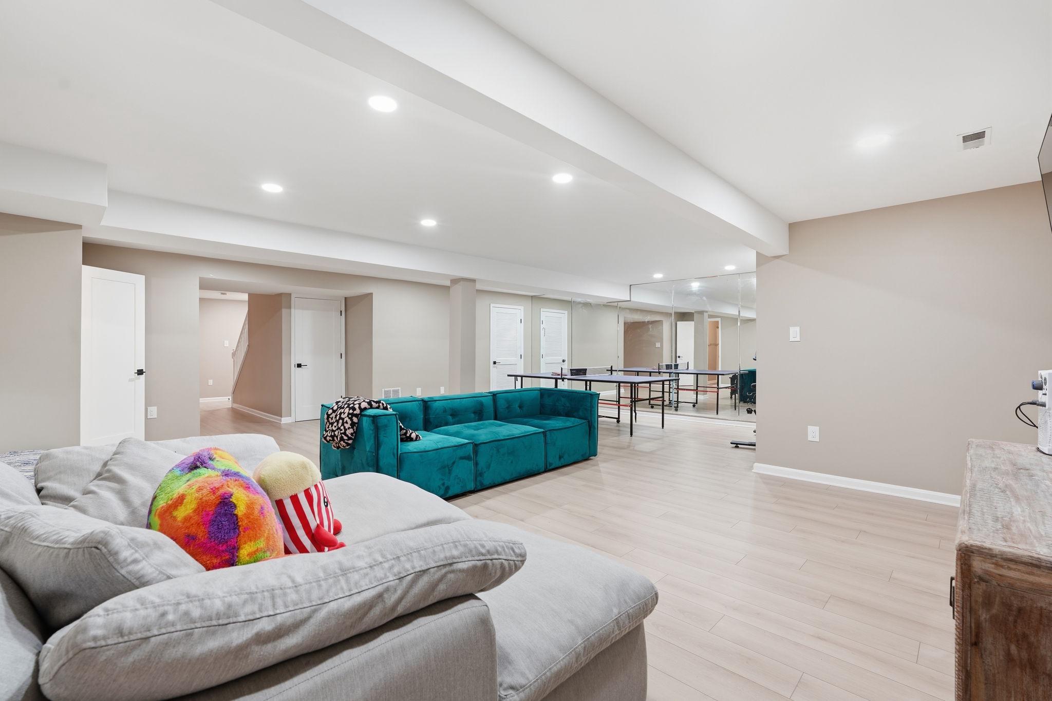 WASHINGTONIAN WOODS - Residential