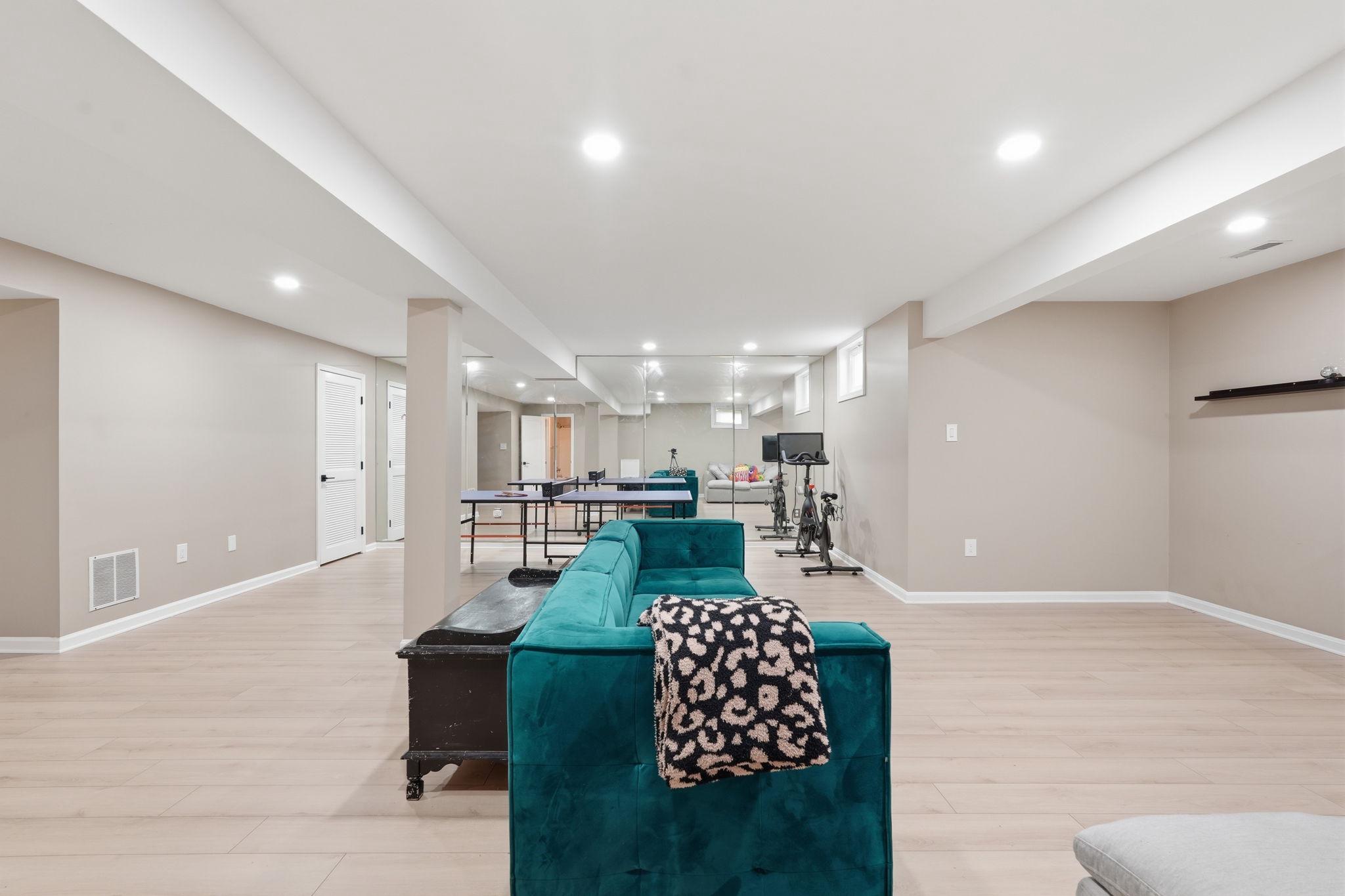WASHINGTONIAN WOODS - Residential