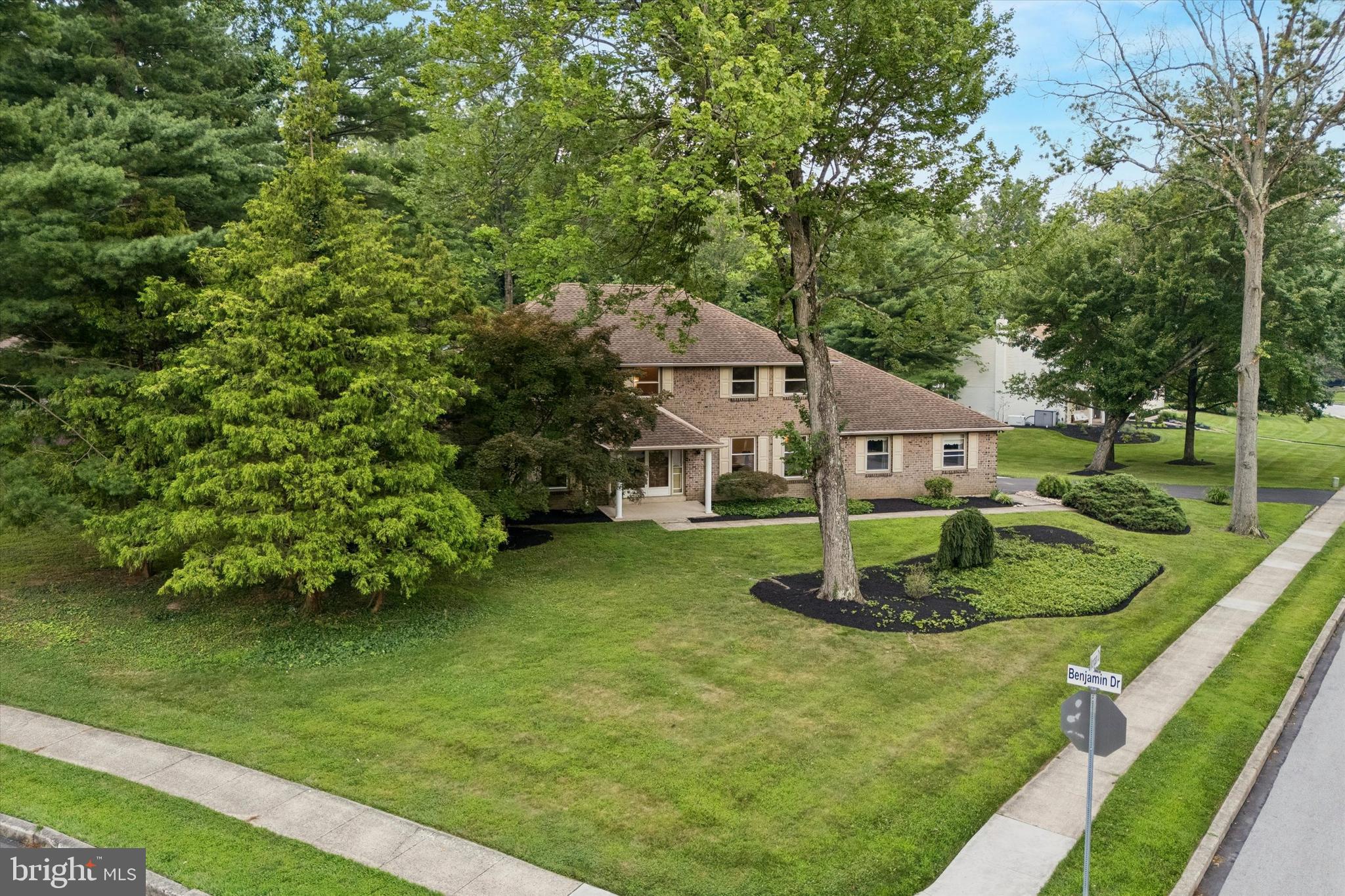 EXECUTIVE ESTATES - Residential