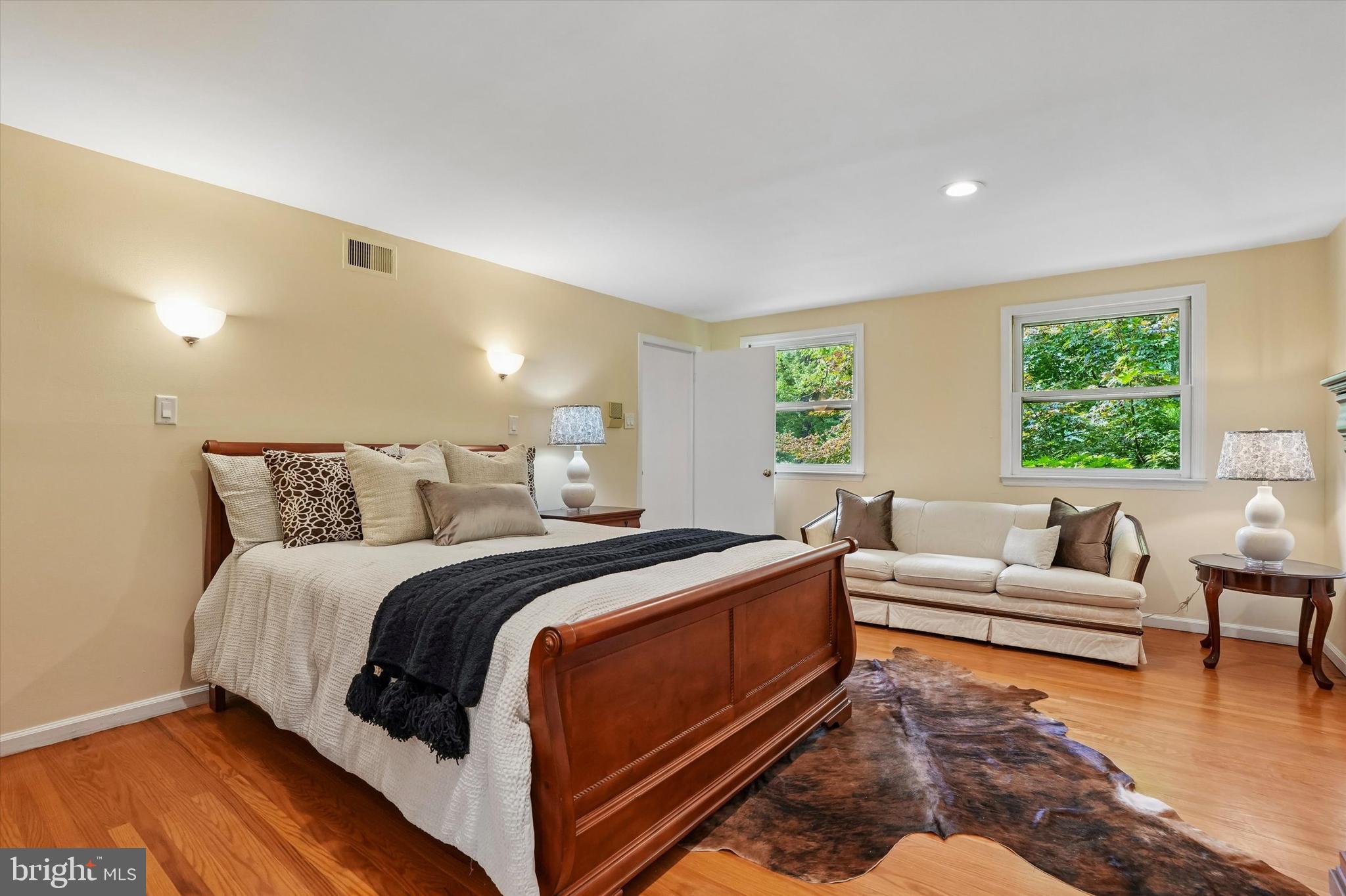 EXECUTIVE ESTATES - Residential