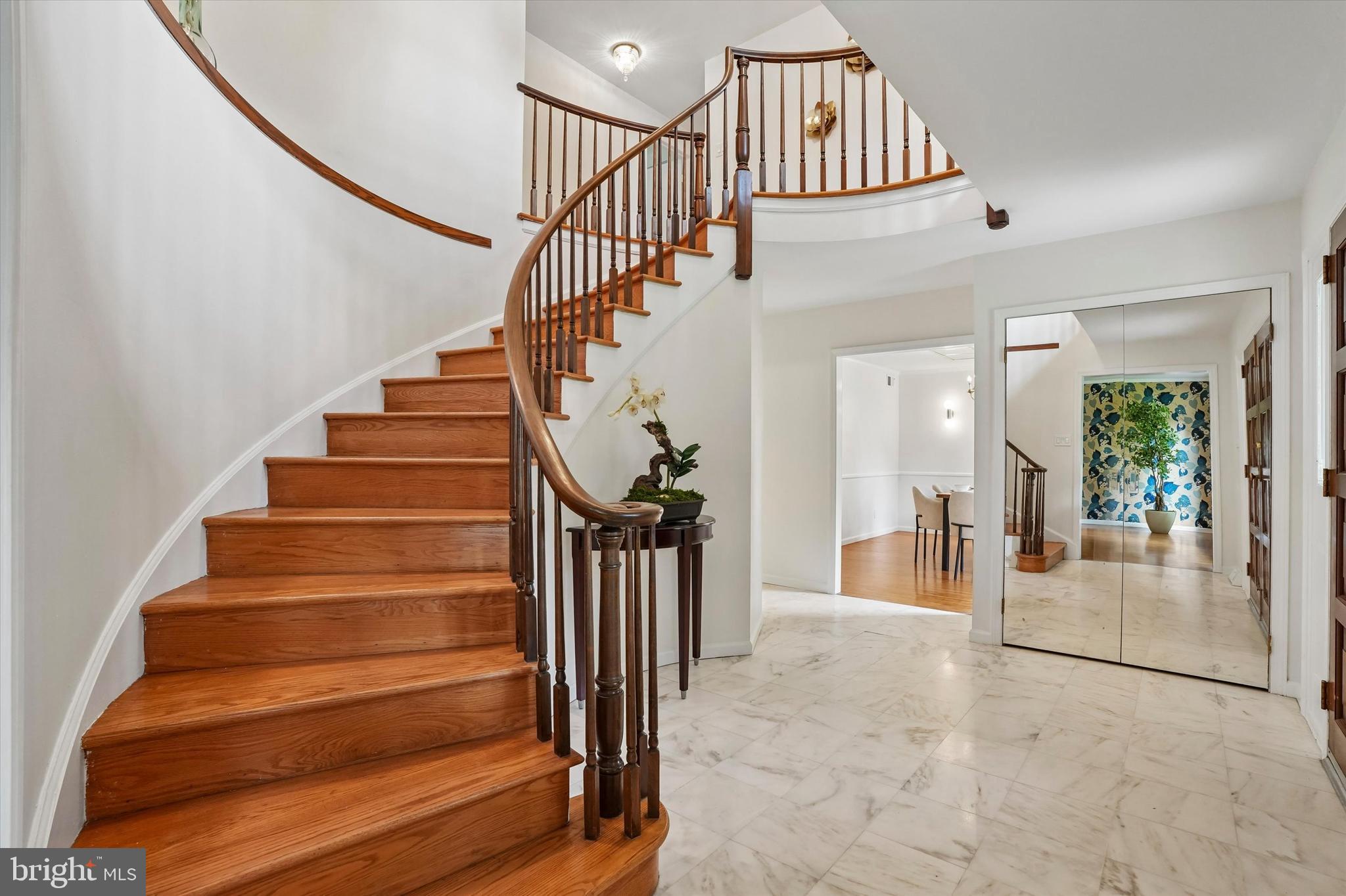 EXECUTIVE ESTATES - Residential
