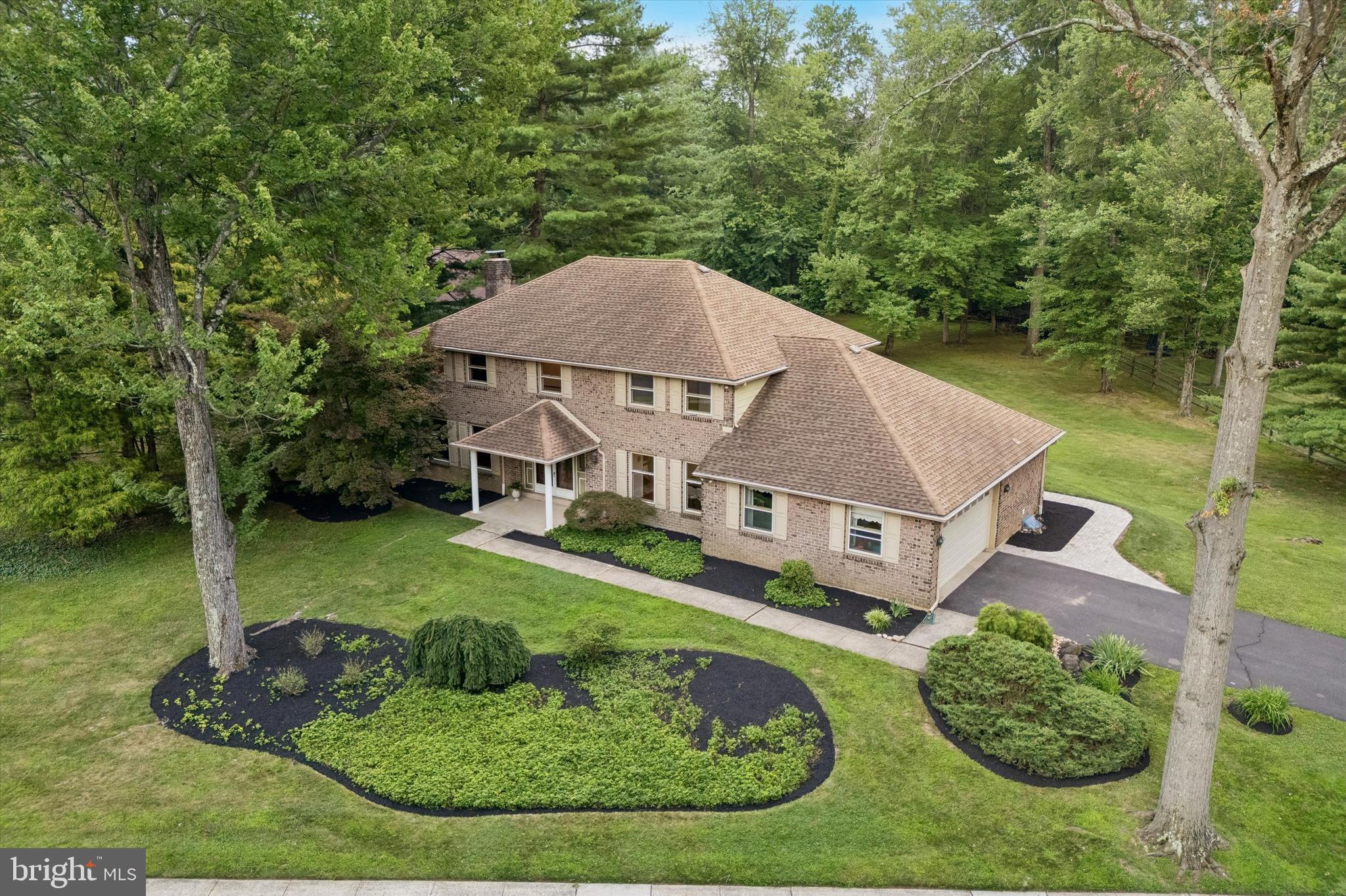 EXECUTIVE ESTATES - Residential