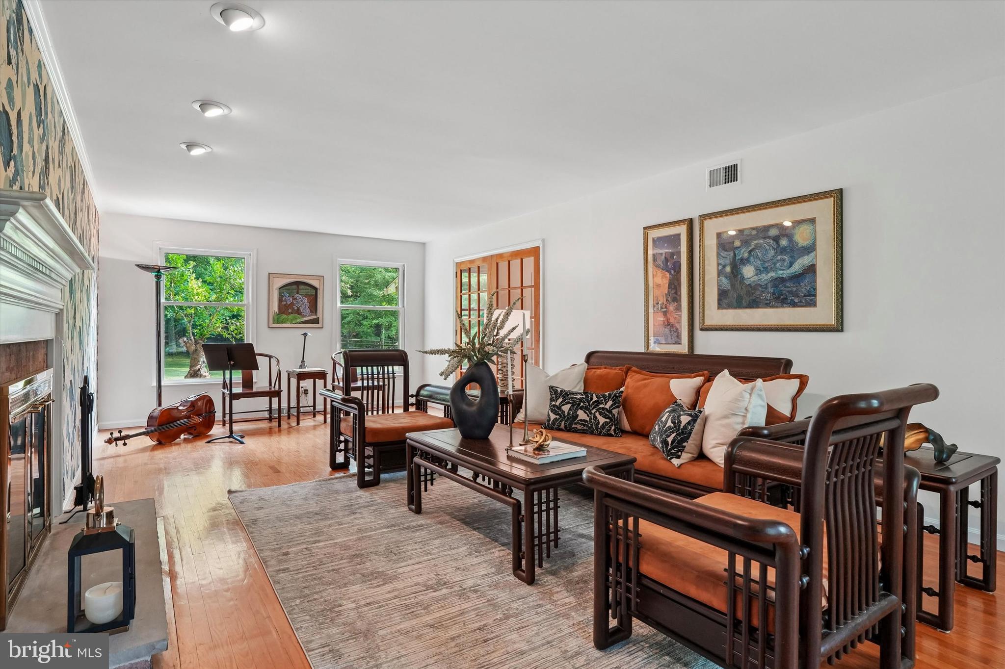 EXECUTIVE ESTATES - Residential