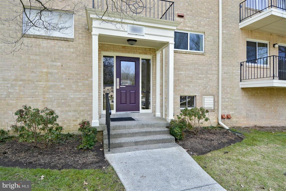 GORGEOUS & SPACIOUS RARELY AVAILABLE 3BR, 2BA CONDO WITH OVER 1400 SQFT OF LIVING SPACE! UTILITIES INCLUDED & MINUTES TO GROSVENOR METRO! RENOVATED/UPDATED WITH BRAND NEW FLOORING THROUGHOUT, GRANITE COUNTERTOPS & STAINLESS STEEL APPLIANCES,  CERAMIC TILE, UPDATED VANITIES, WAINSCOTING & FRESH PAINT.  SMART TECHNOLOGY THERMOSTAT AND DOOR LOCK. *MOVE IN READY* TOP FLOOR UNIT WITH TONS OF LIGHT. CONVENIENT TO MERIDIAN MARKET, GROSVENOR MARKET, PIKE & ROSE, AND DOWNTOWN BETHESDA. MAKE THIS CONDO YOUR HOME!