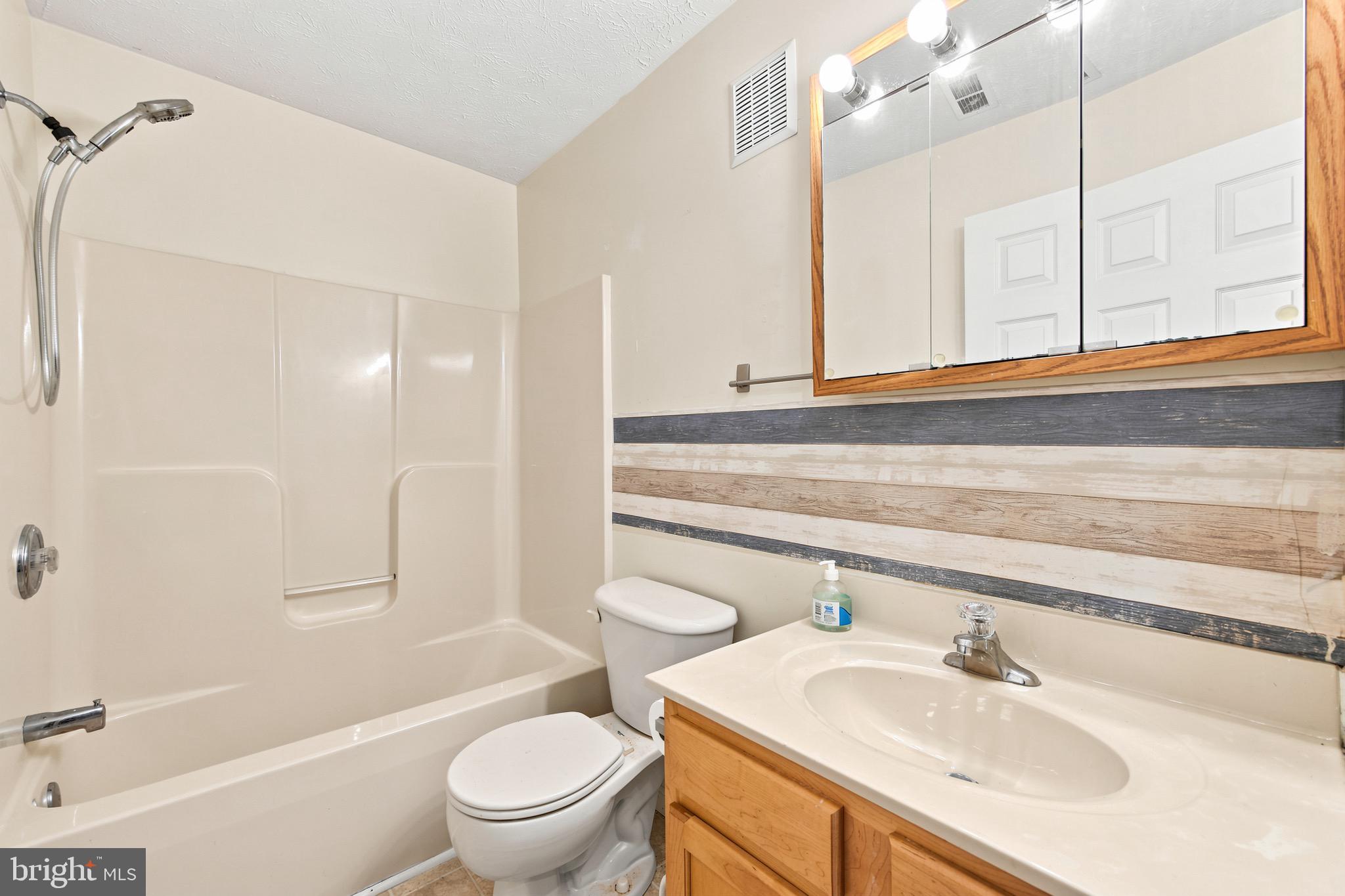 SIGNAL KNOB CONDOS - Residential
