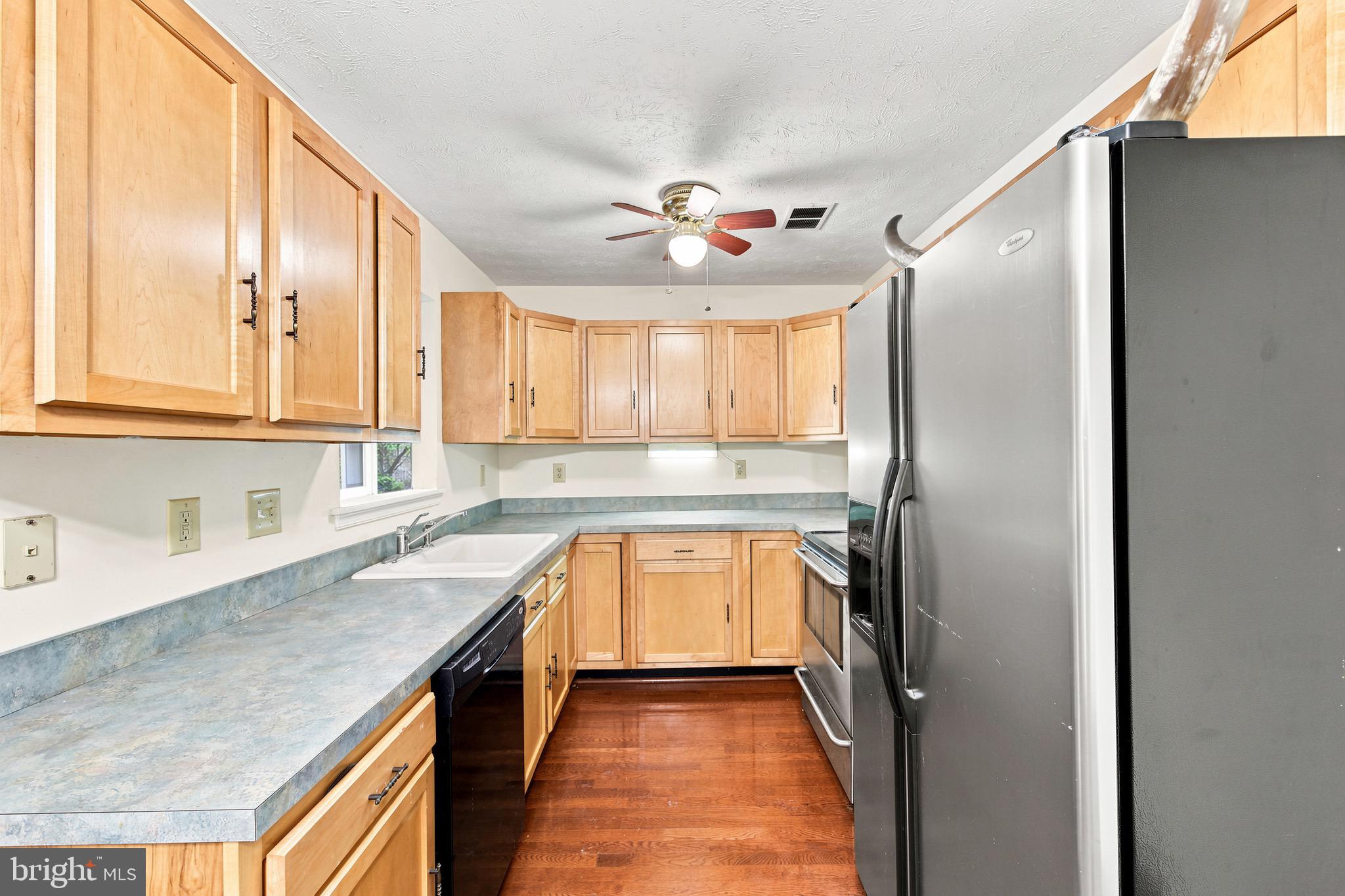 SIGNAL KNOB CONDOS - Residential