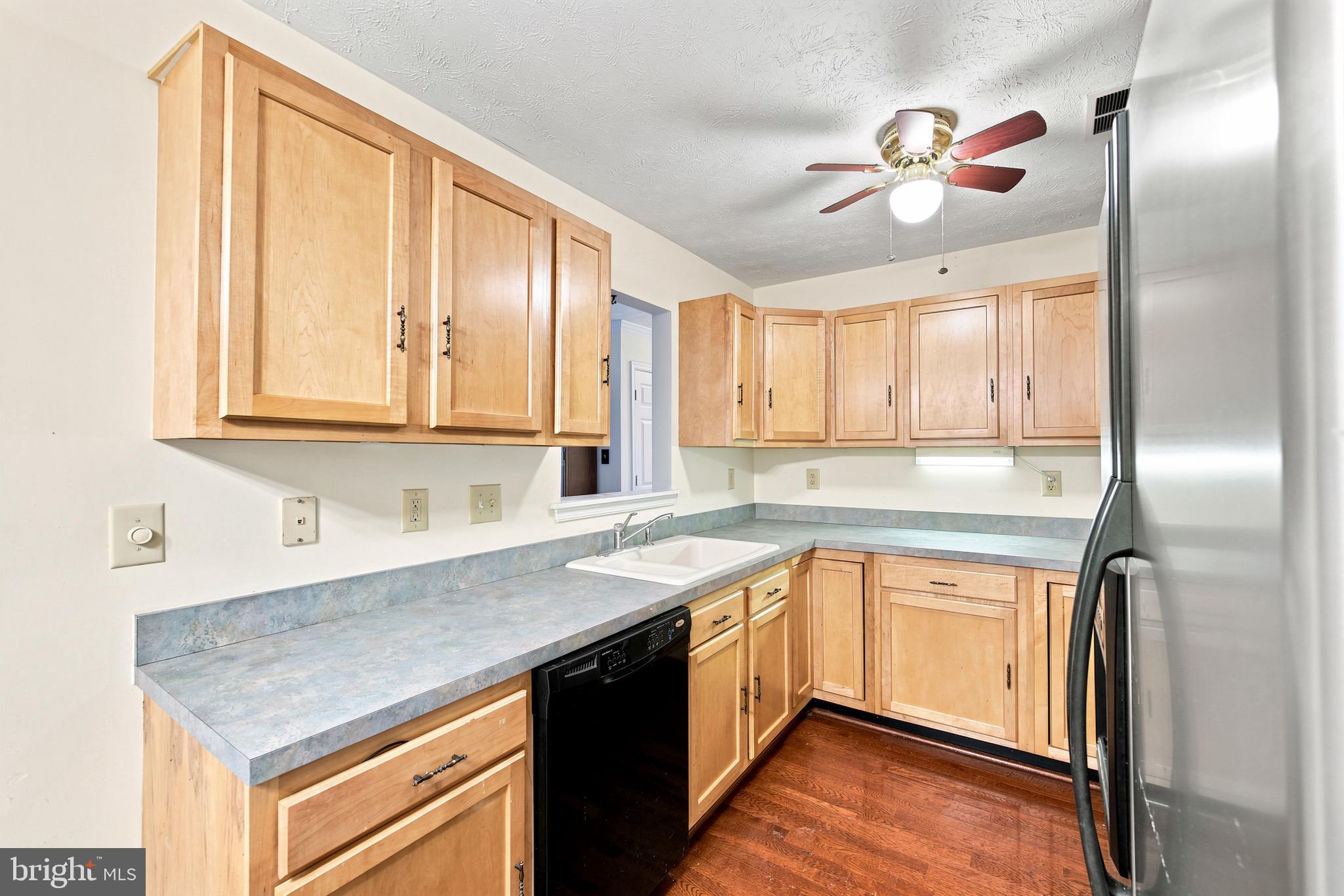 SIGNAL KNOB CONDOS - Residential