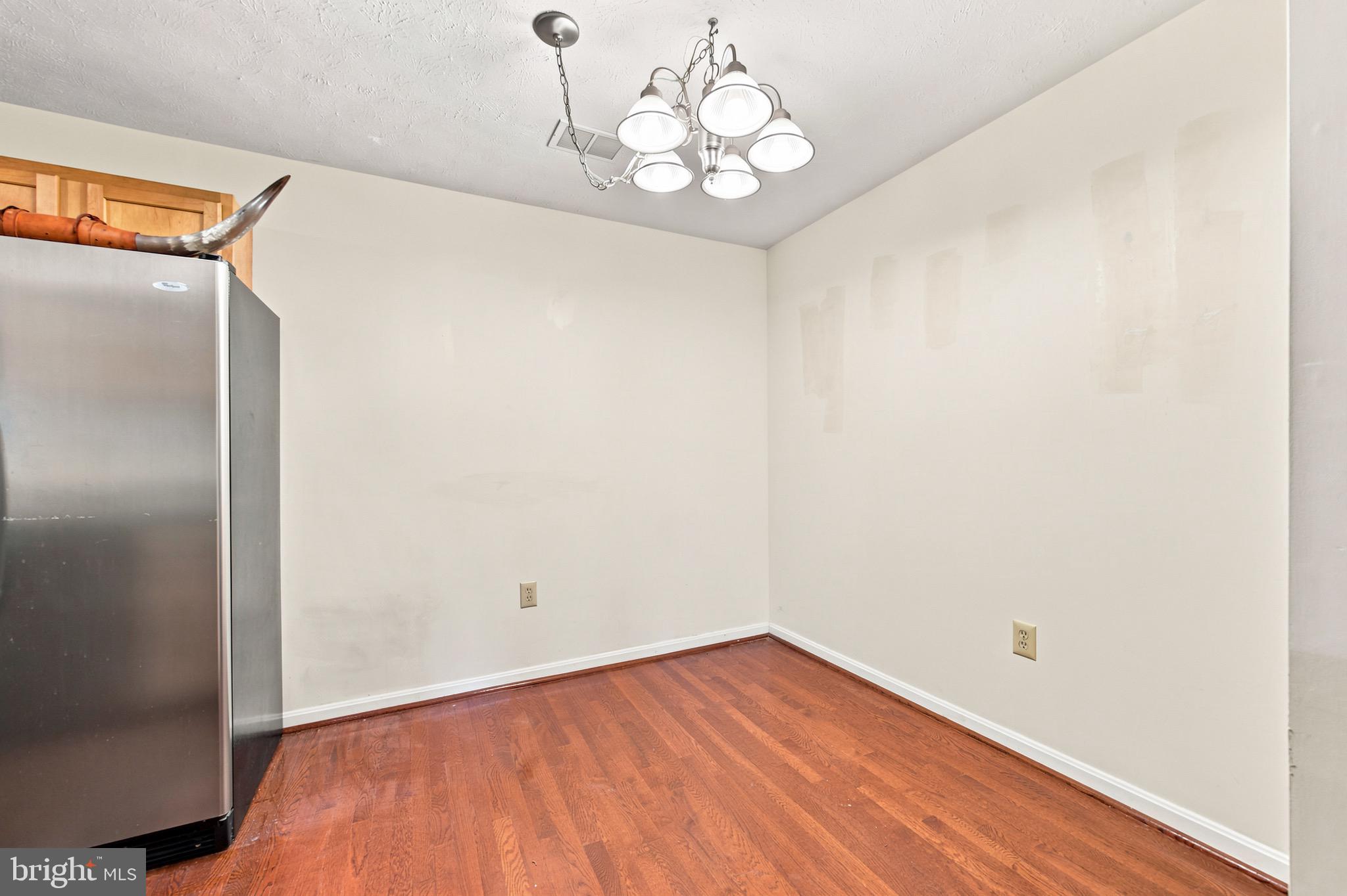 SIGNAL KNOB CONDOS - Residential