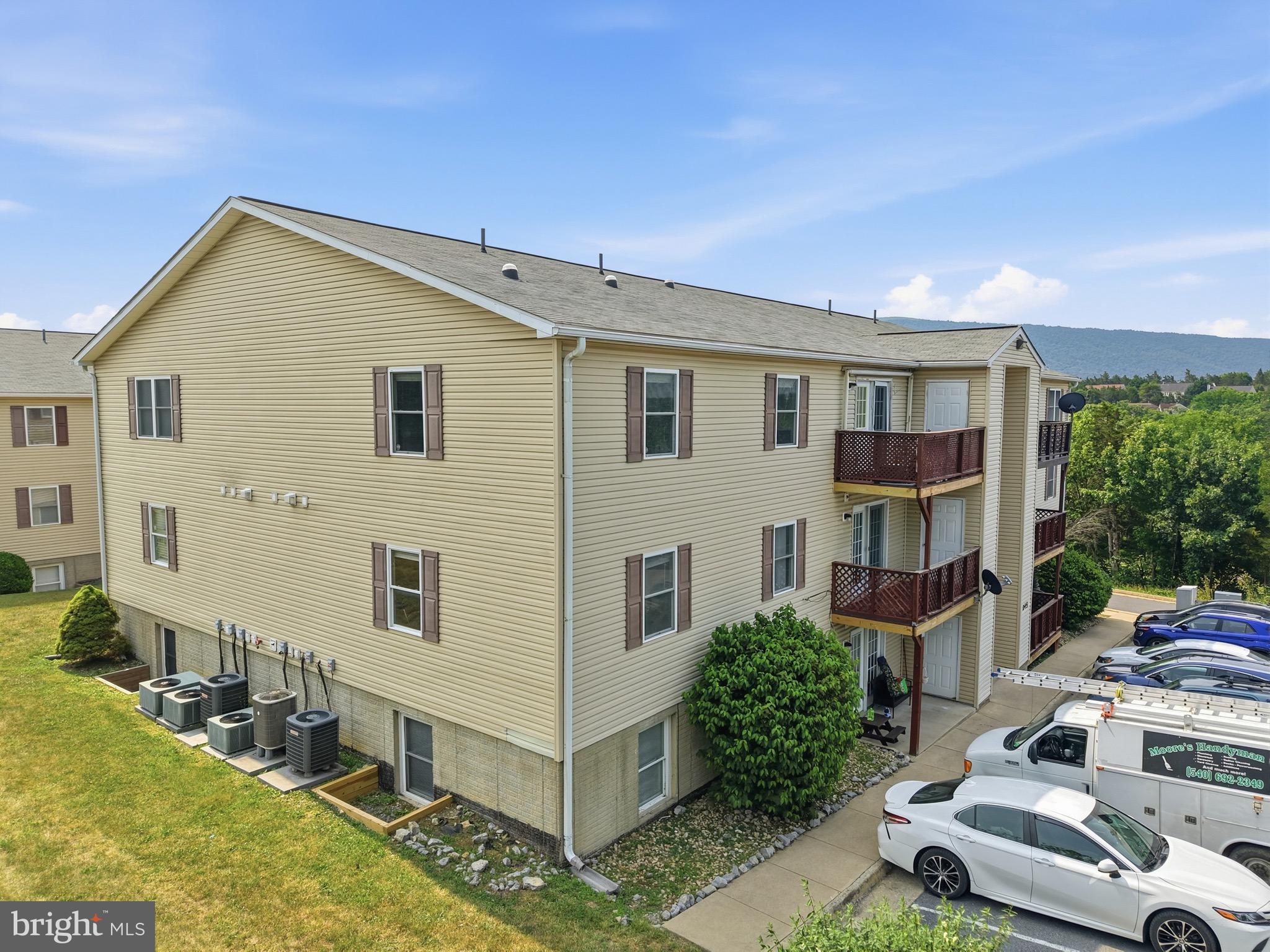 SIGNAL KNOB CONDOS - Residential