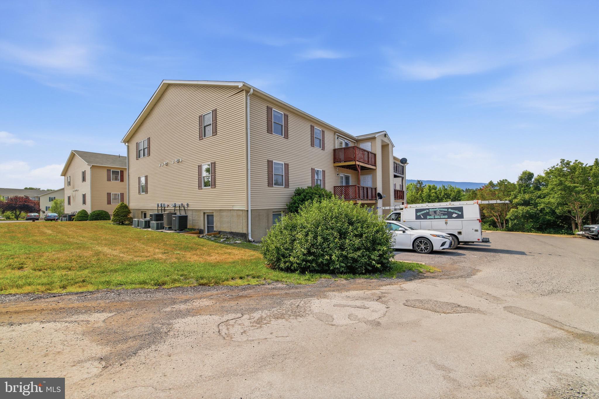 SIGNAL KNOB CONDOS - Residential