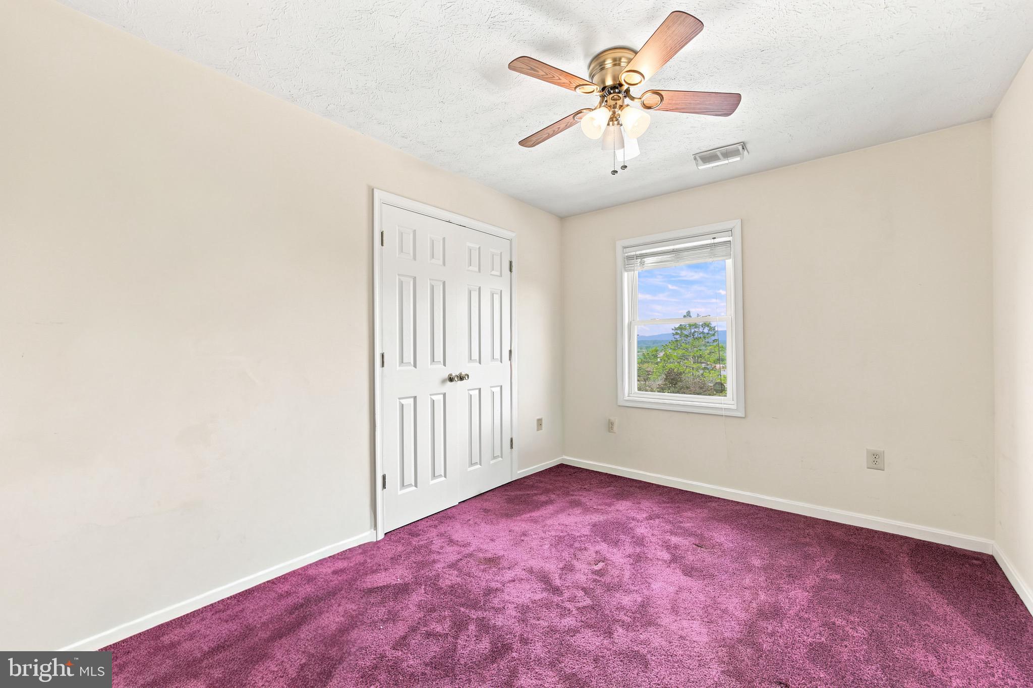 SIGNAL KNOB CONDOS - Residential