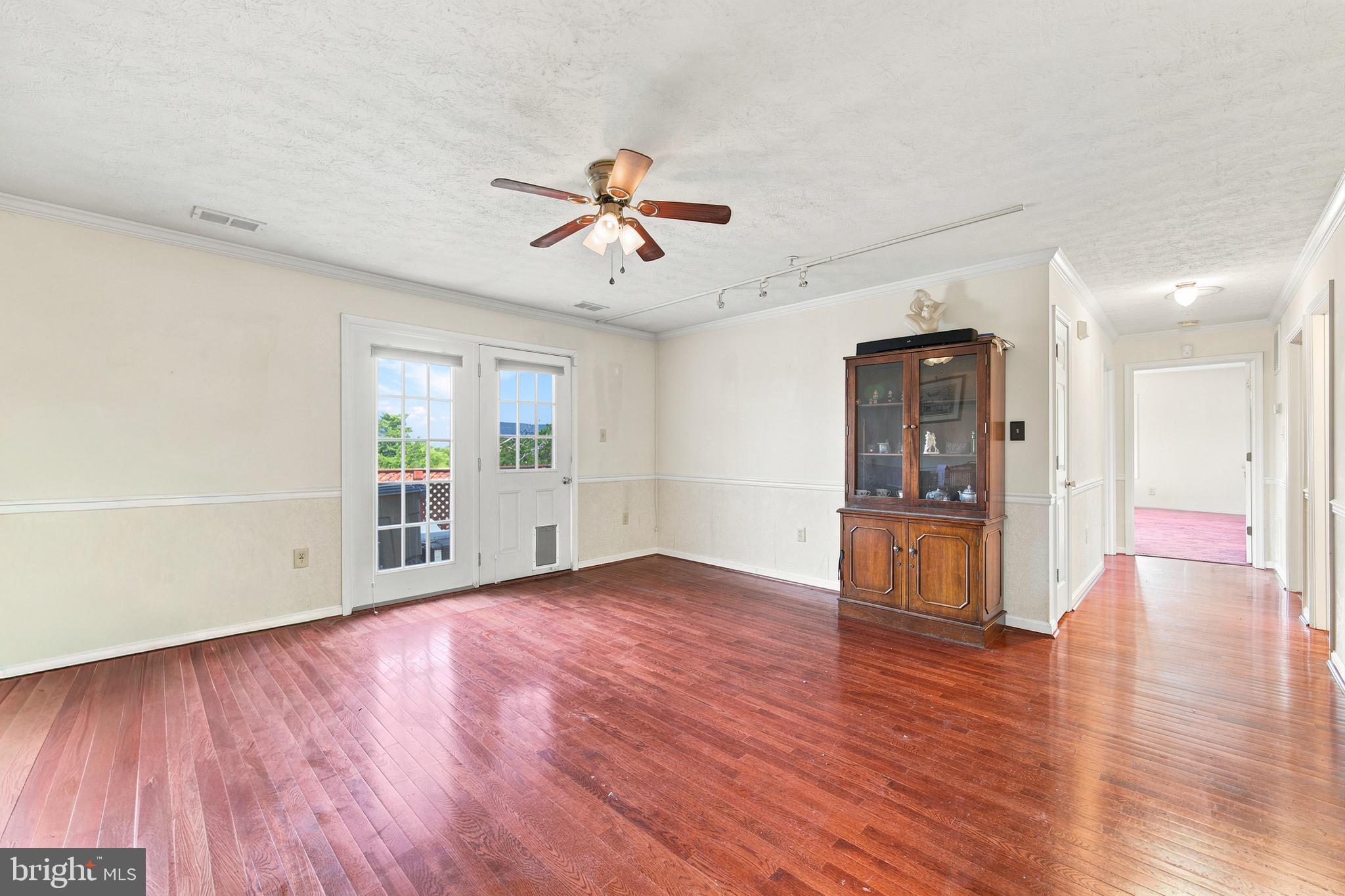 SIGNAL KNOB CONDOS - Residential