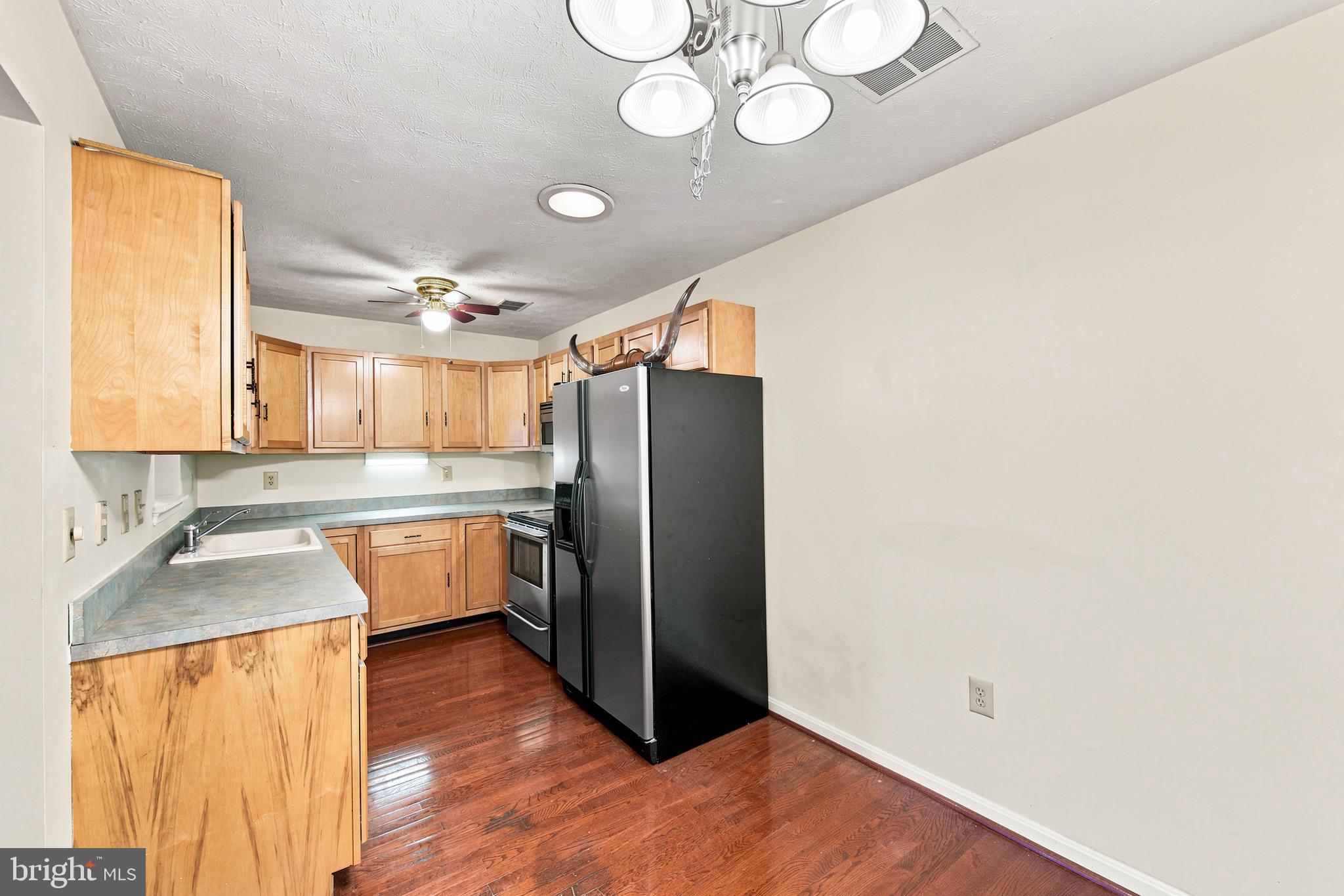 SIGNAL KNOB CONDOS - Residential