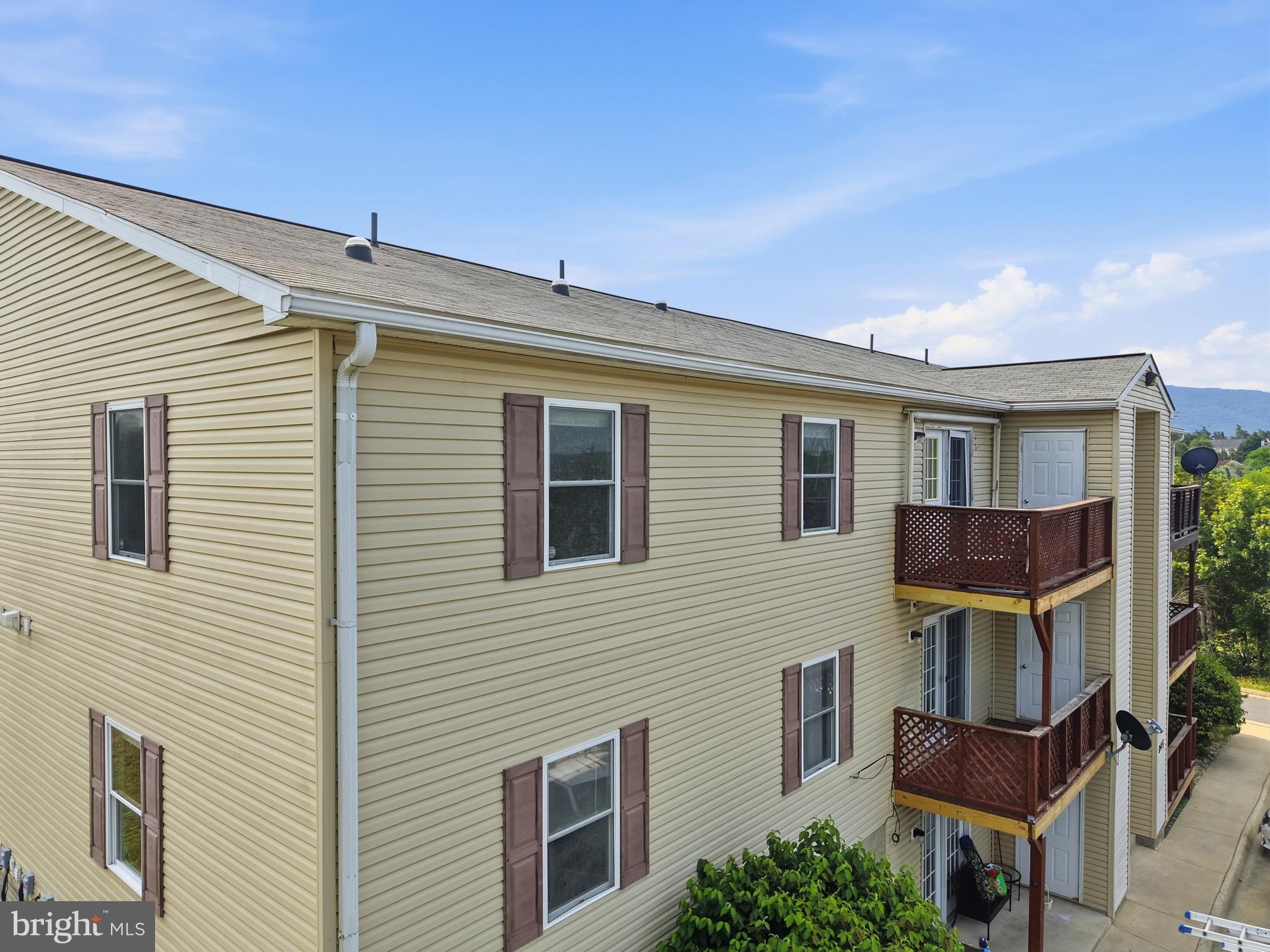 SIGNAL KNOB CONDOS - Residential