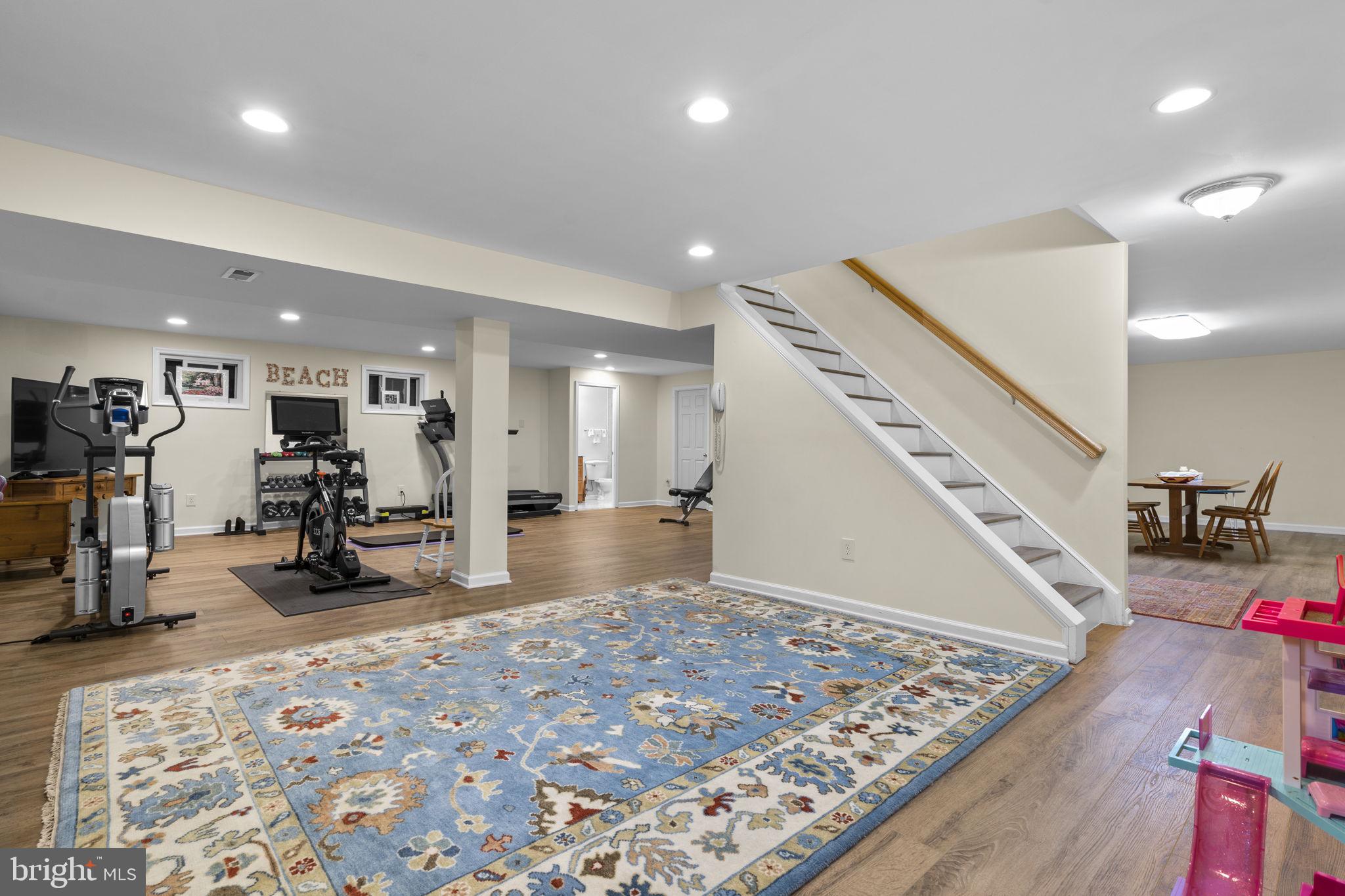 LAYTONSVILLE KNOLLS - Residential