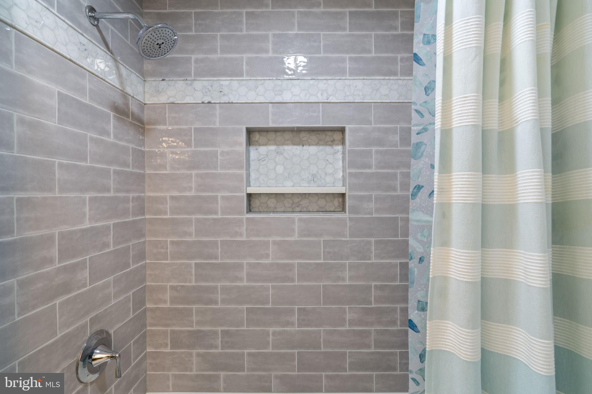 LAYTONSVILLE KNOLLS - Residential