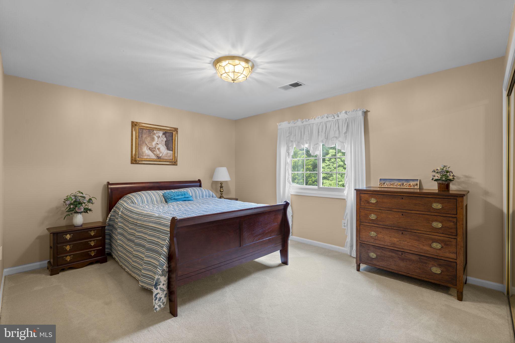 LAYTONSVILLE KNOLLS - Residential