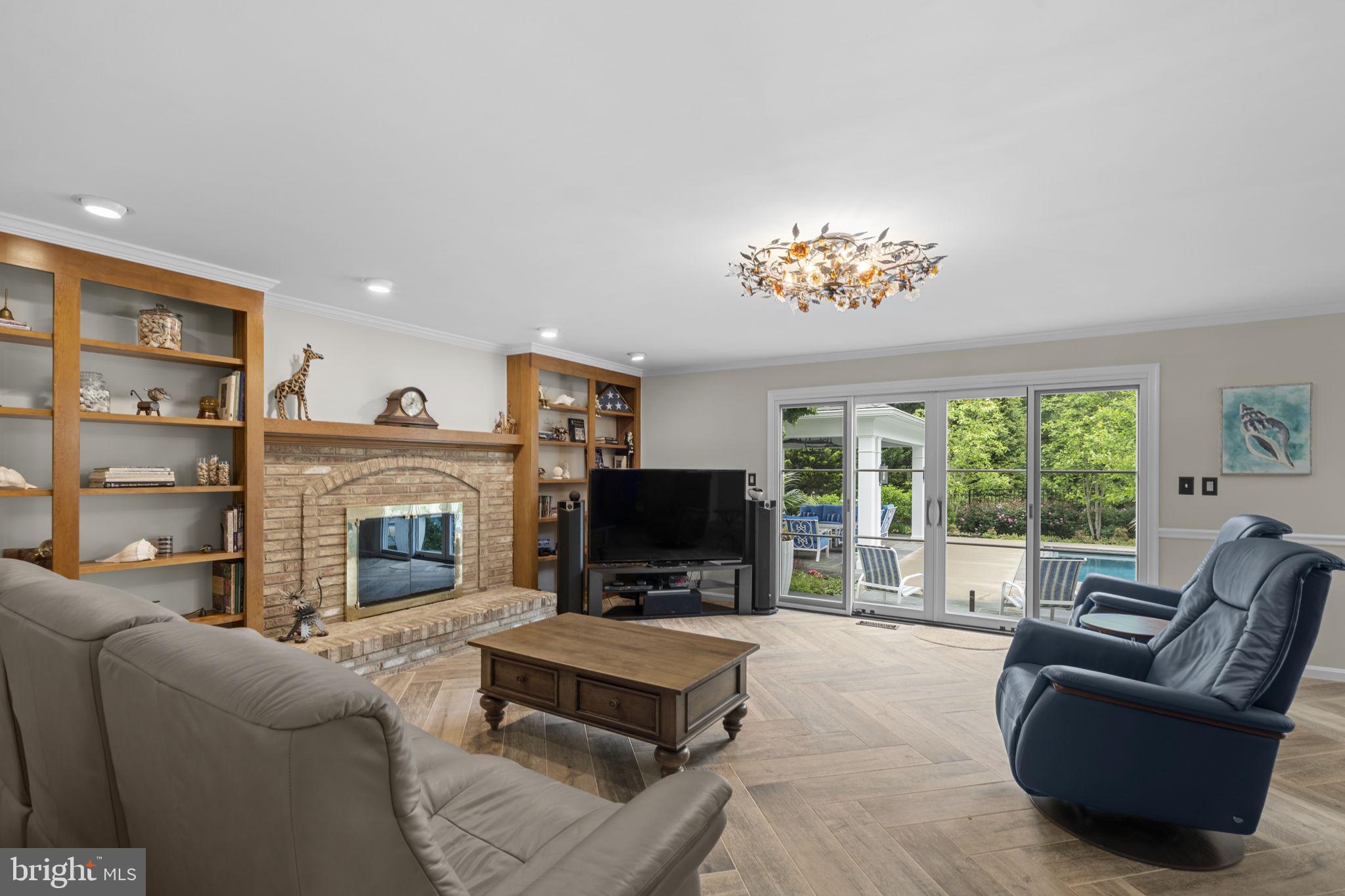 LAYTONSVILLE KNOLLS - Residential