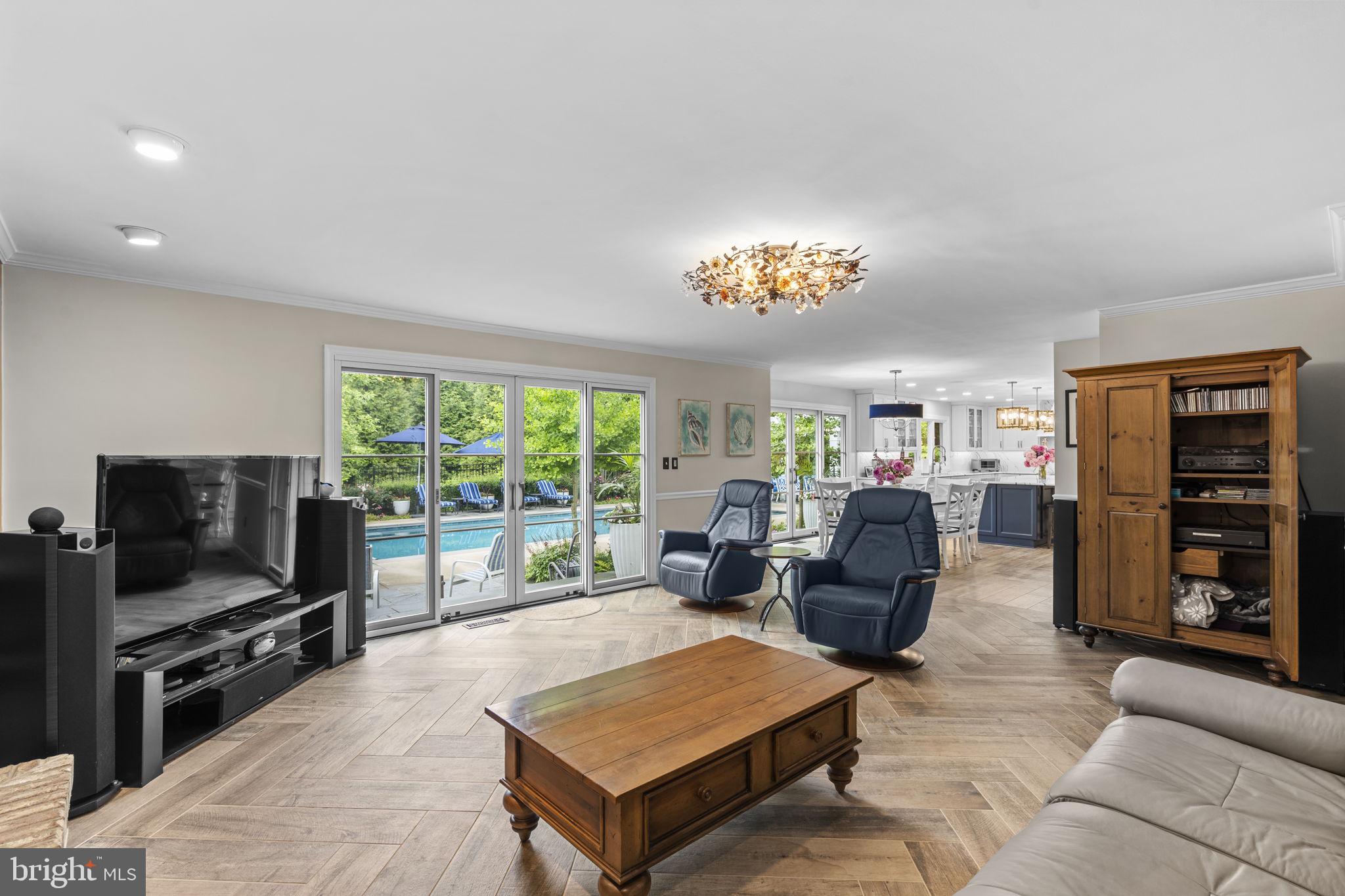 LAYTONSVILLE KNOLLS - Residential