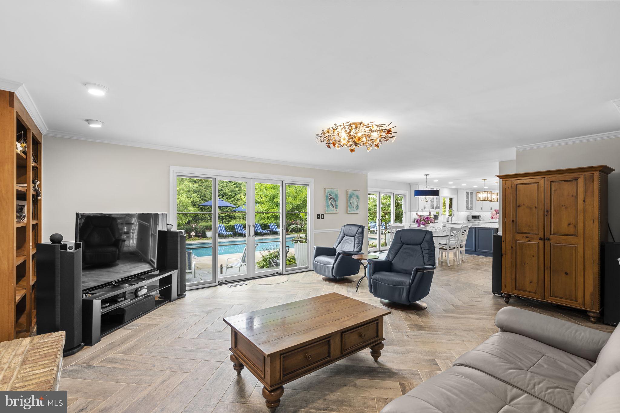 LAYTONSVILLE KNOLLS - Residential