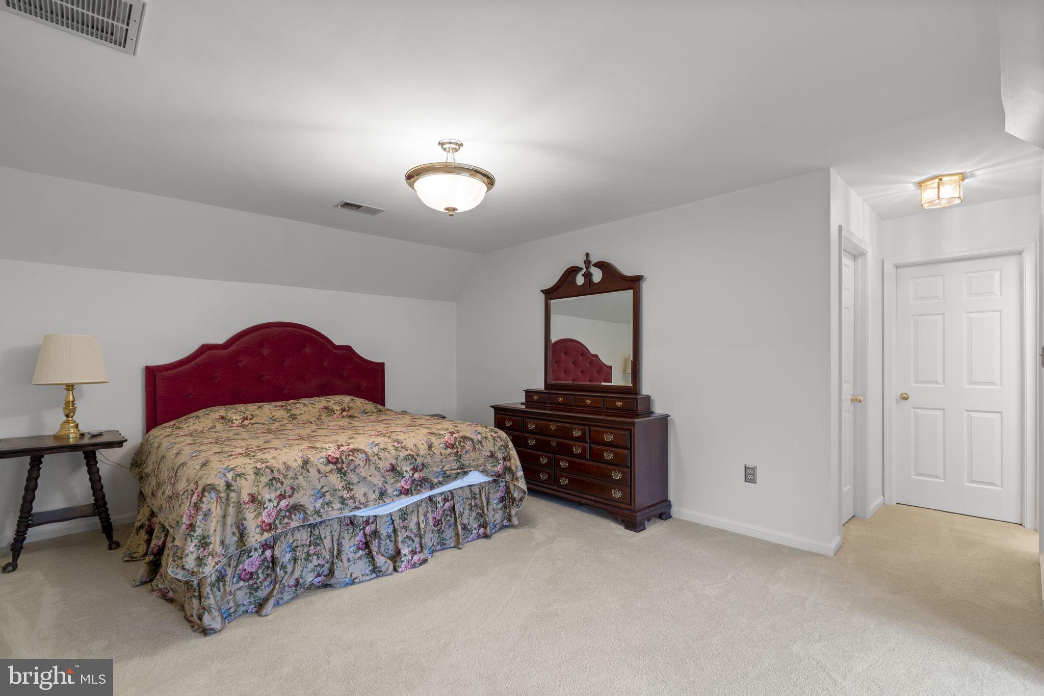 LAYTONSVILLE KNOLLS - Residential