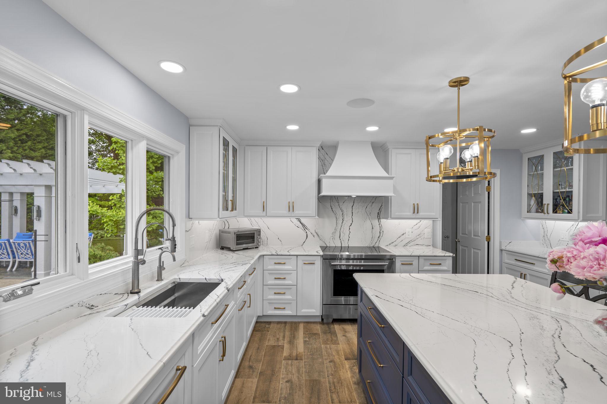 LAYTONSVILLE KNOLLS - Residential