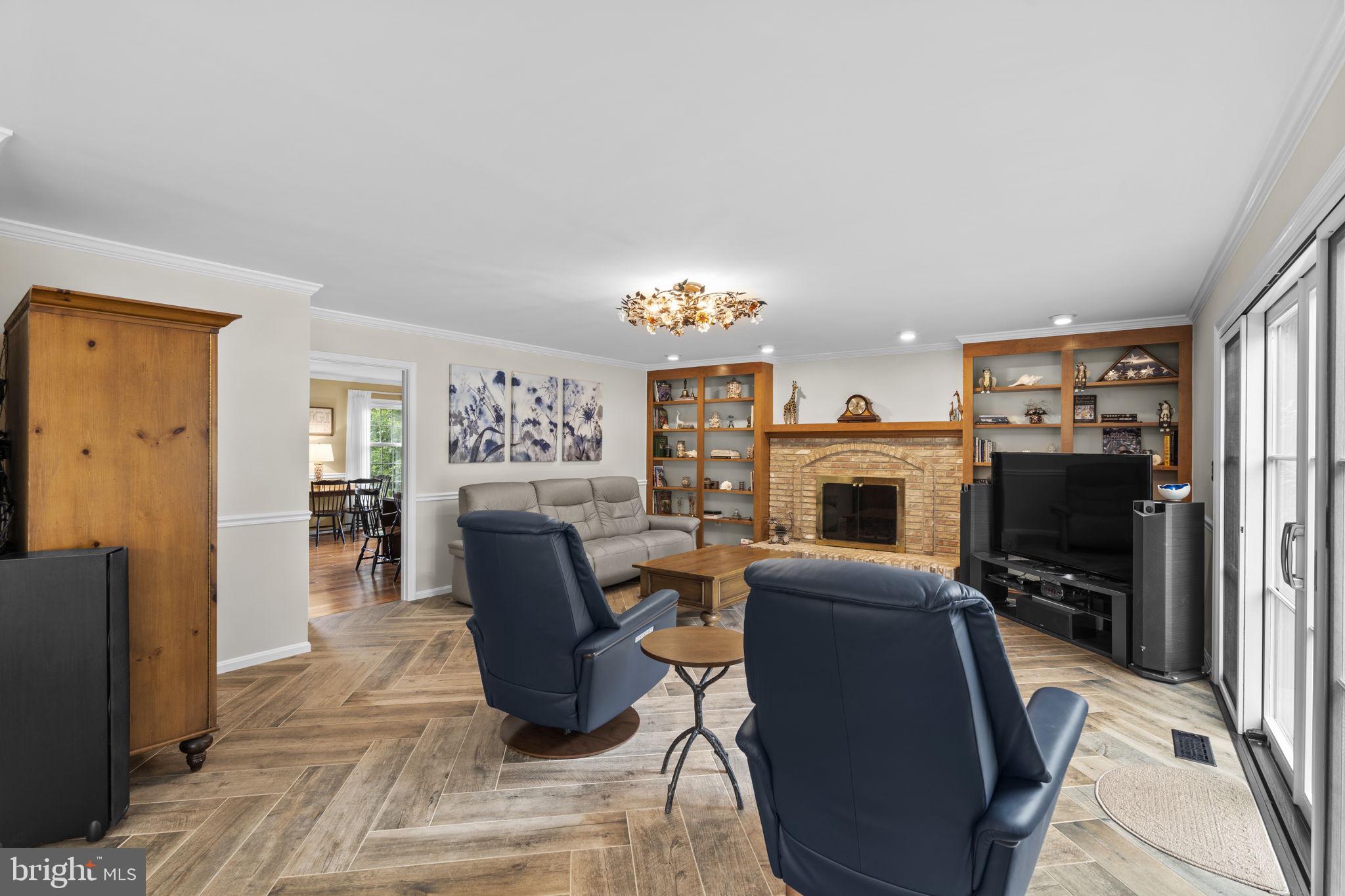 LAYTONSVILLE KNOLLS - Residential