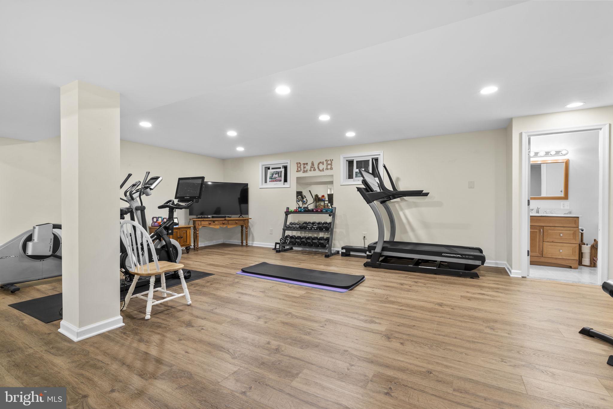 LAYTONSVILLE KNOLLS - Residential