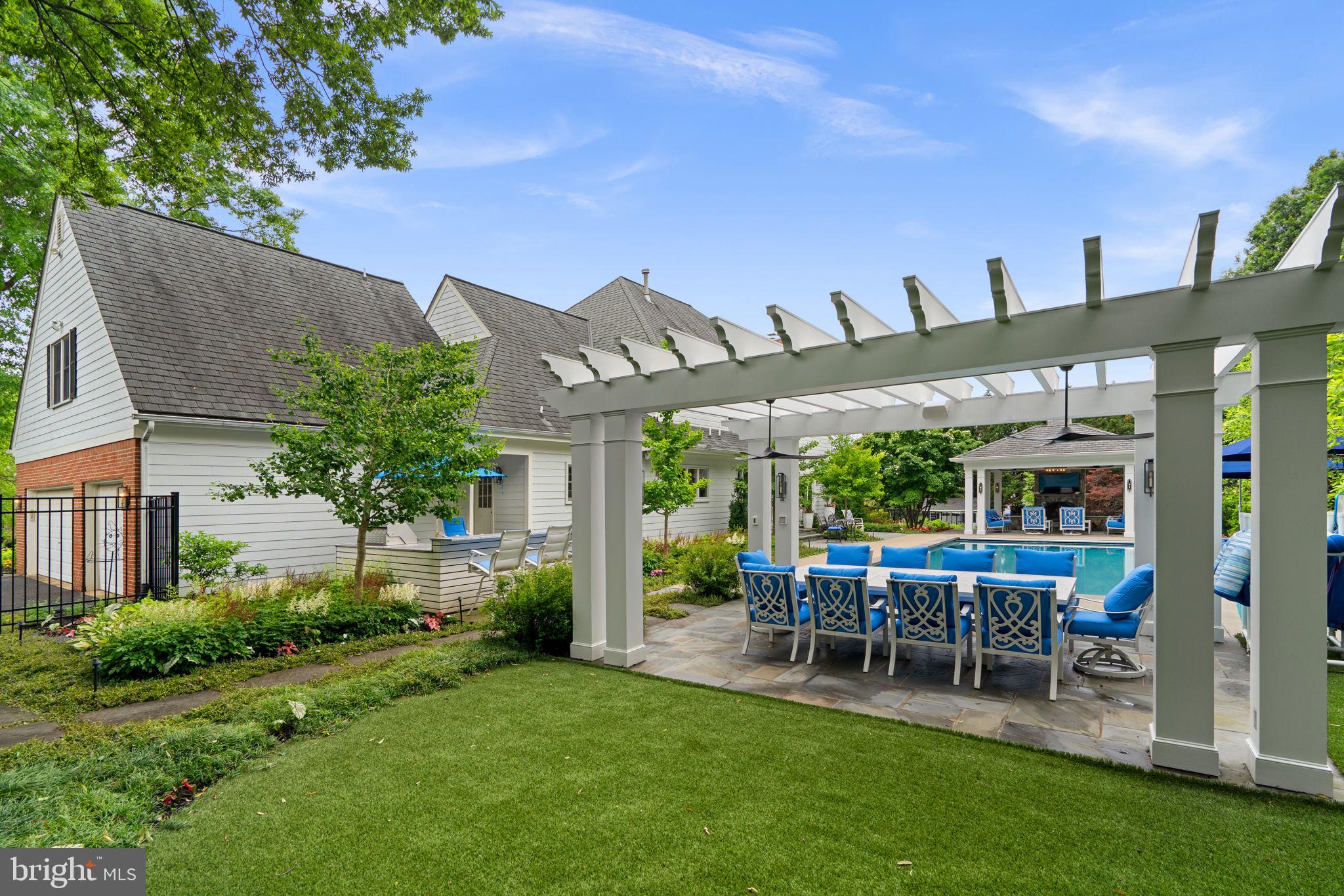 LAYTONSVILLE KNOLLS - Residential