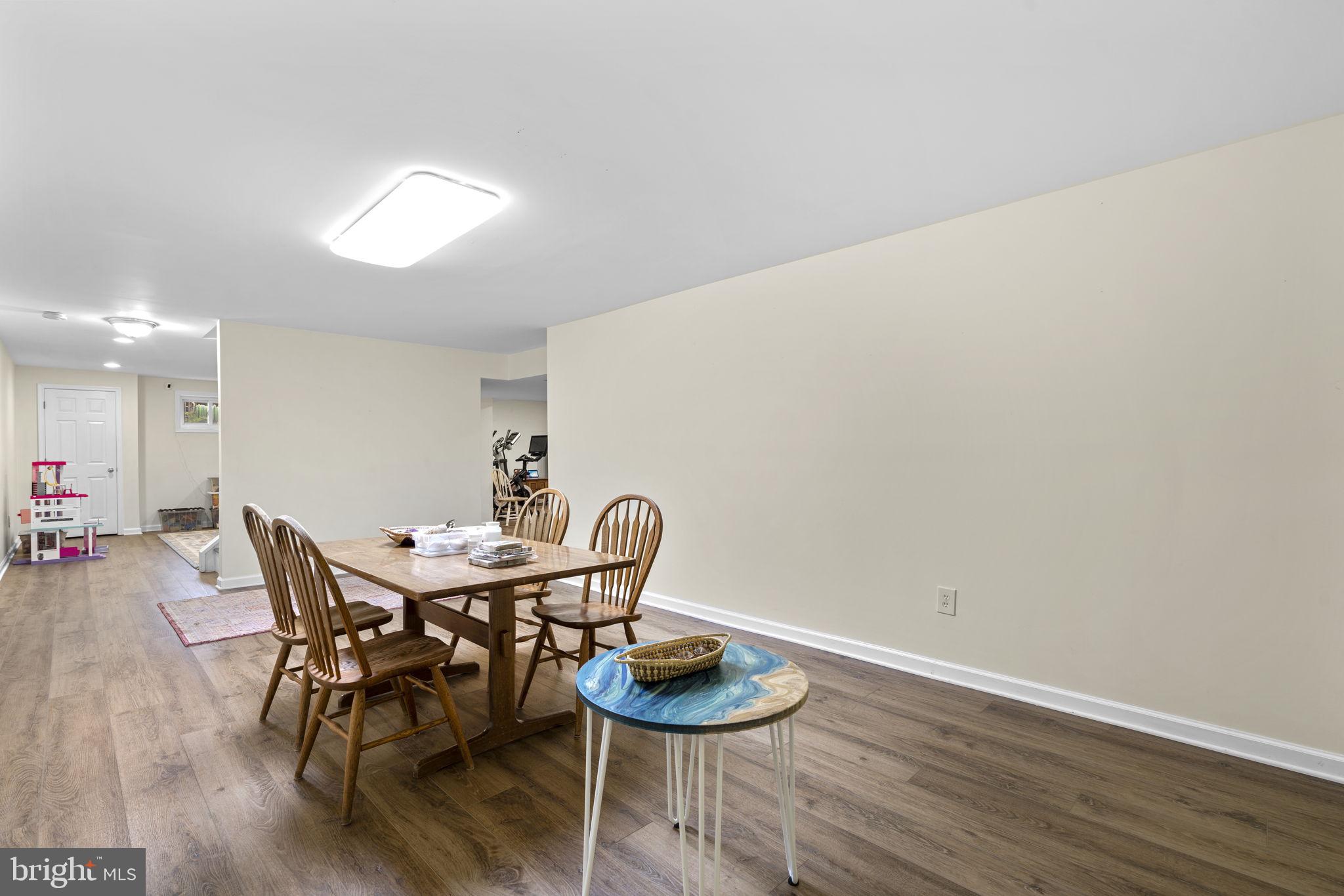 LAYTONSVILLE KNOLLS - Residential