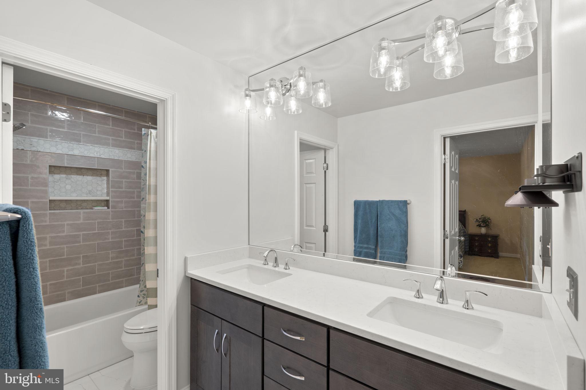 LAYTONSVILLE KNOLLS - Residential