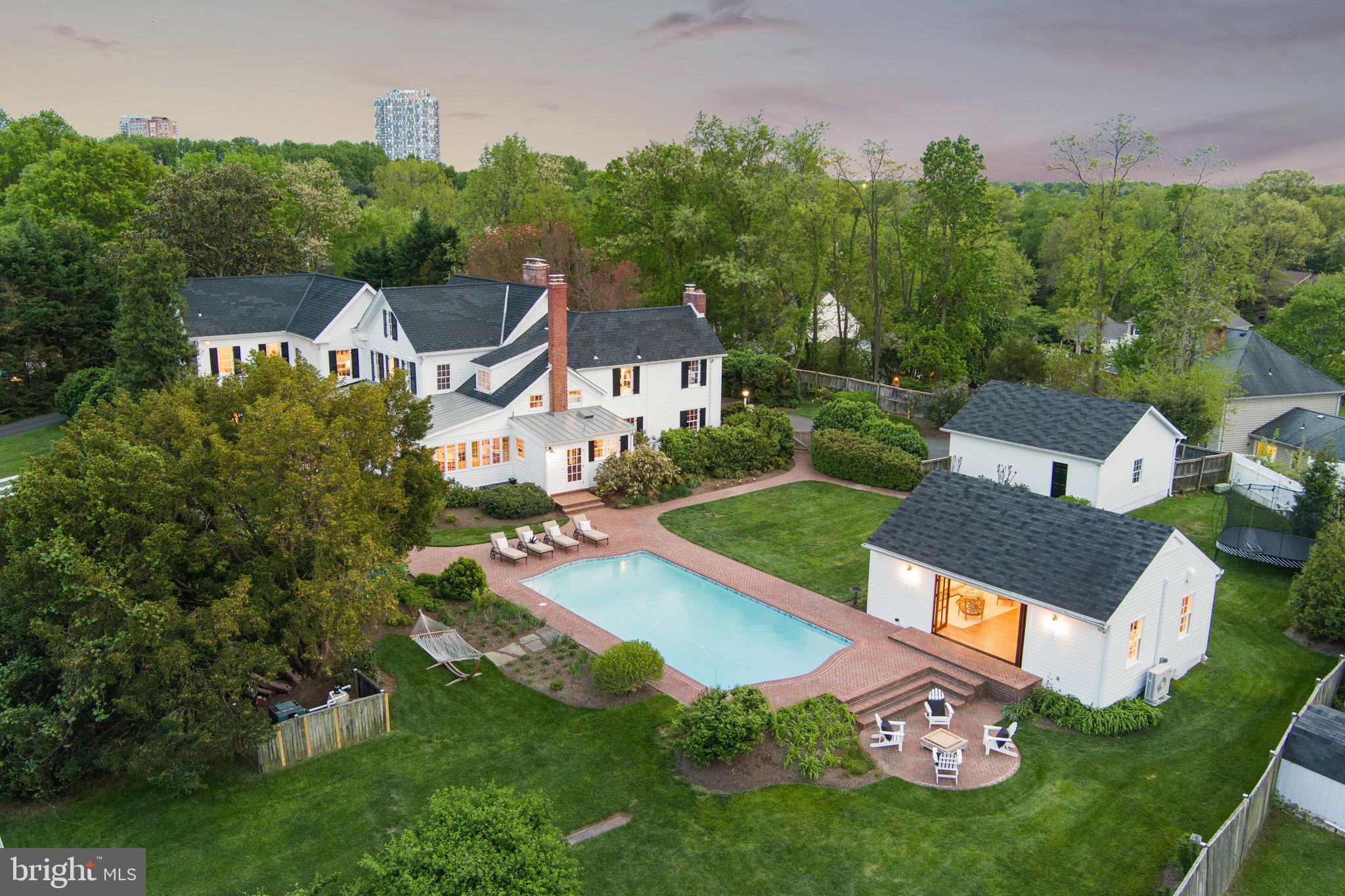MCLEAN ESTATES - Residential