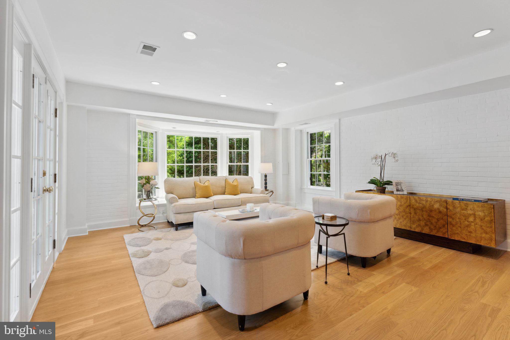MCLEAN ESTATES - Residential