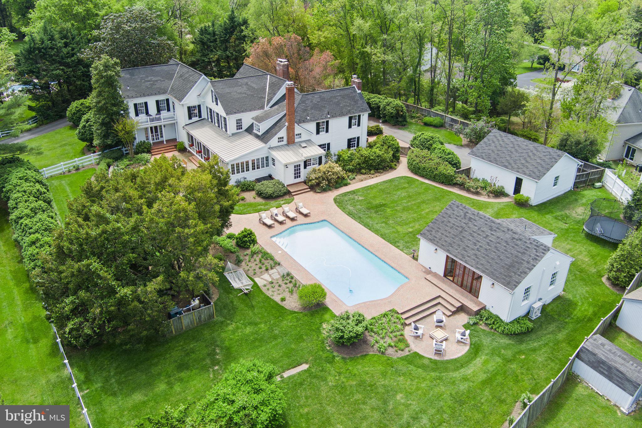 MCLEAN ESTATES - Residential