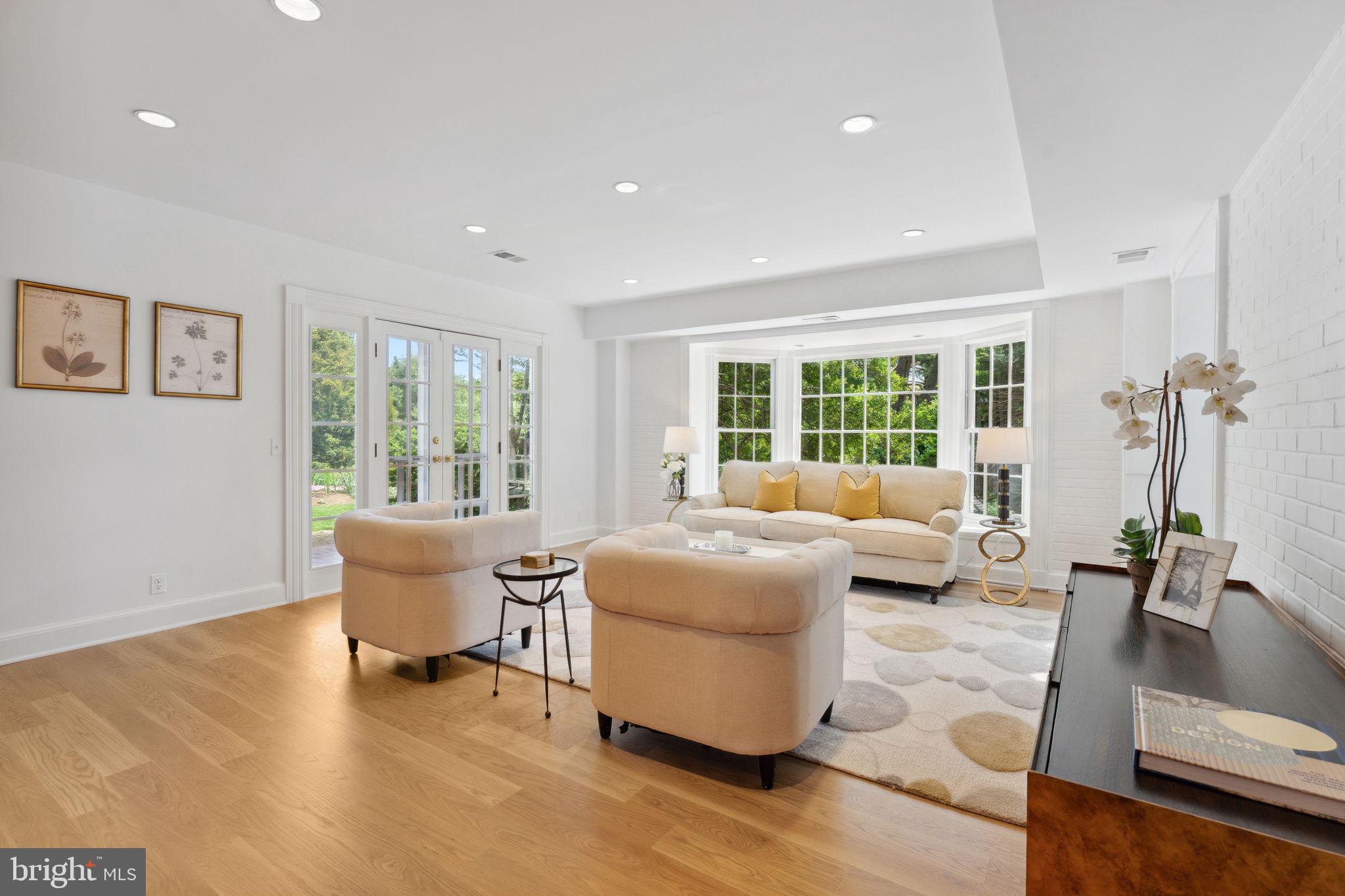 MCLEAN ESTATES - Residential