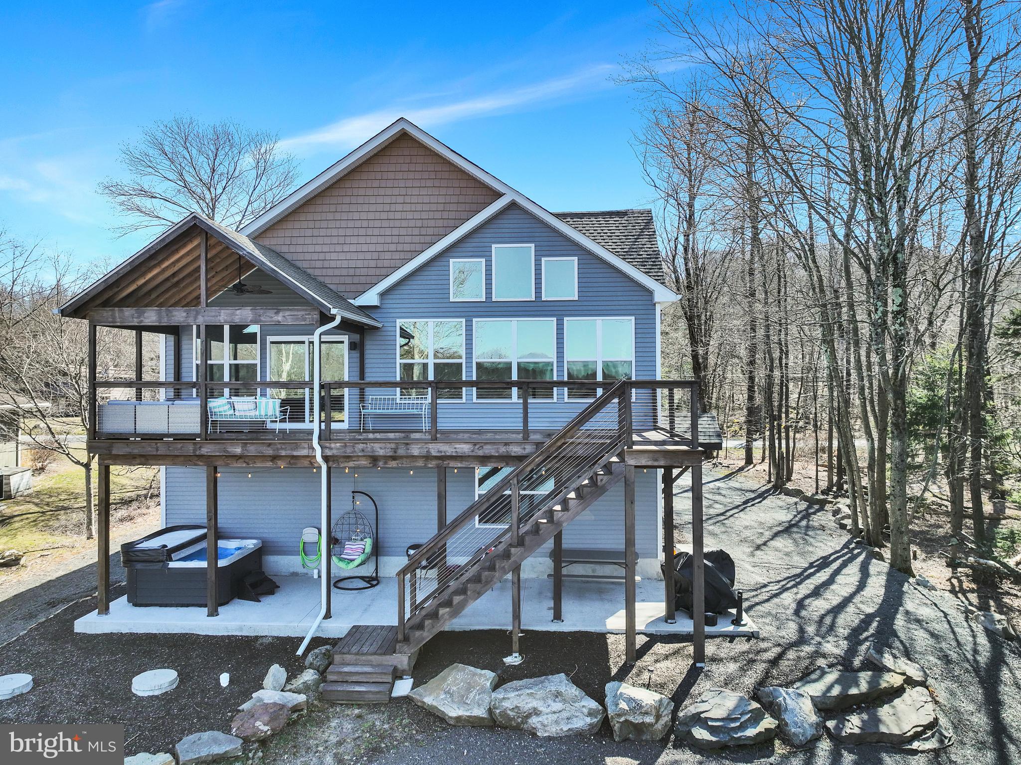ARROWHEAD  LAKES - Residential