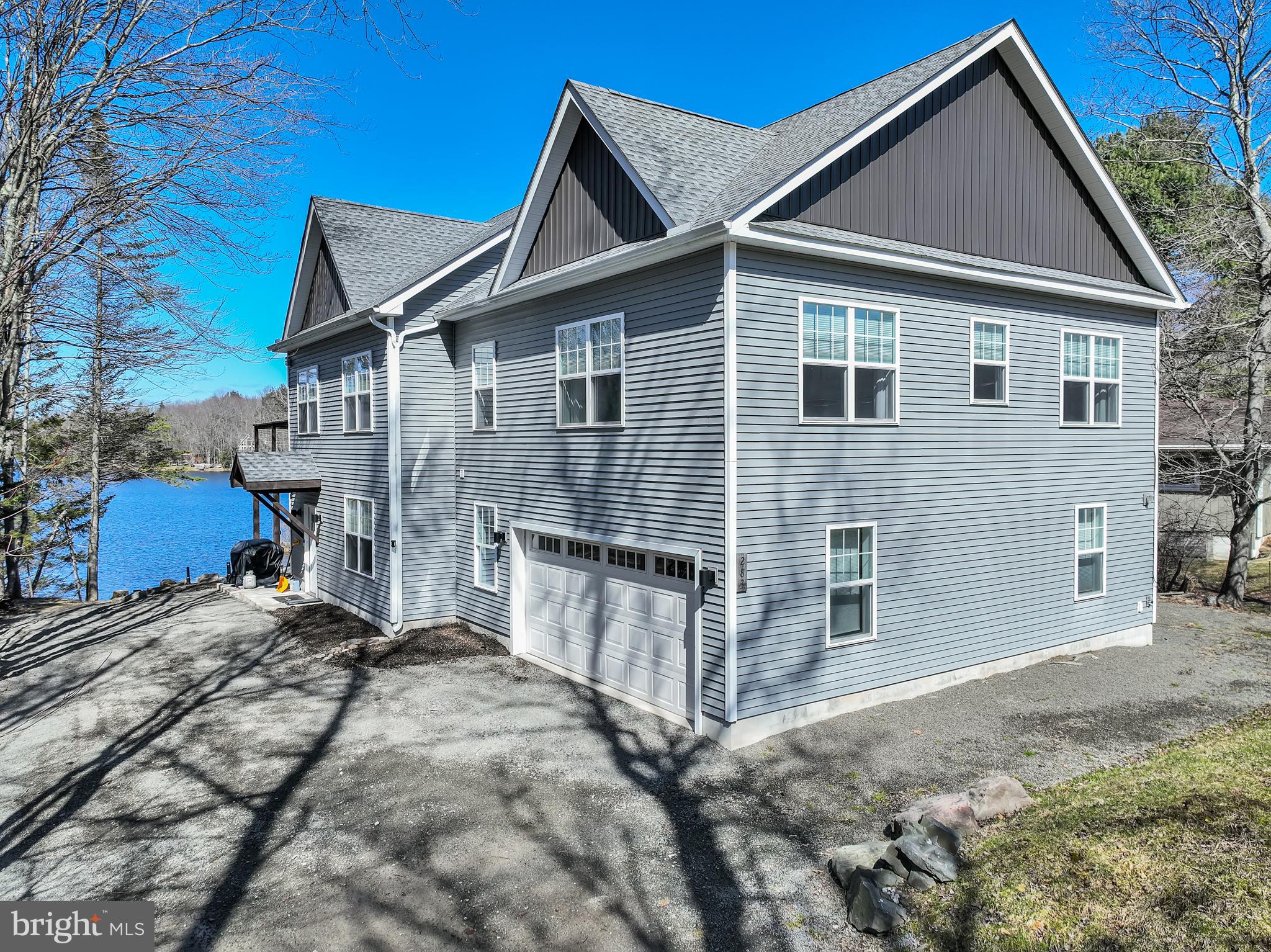 ARROWHEAD  LAKES - Residential
