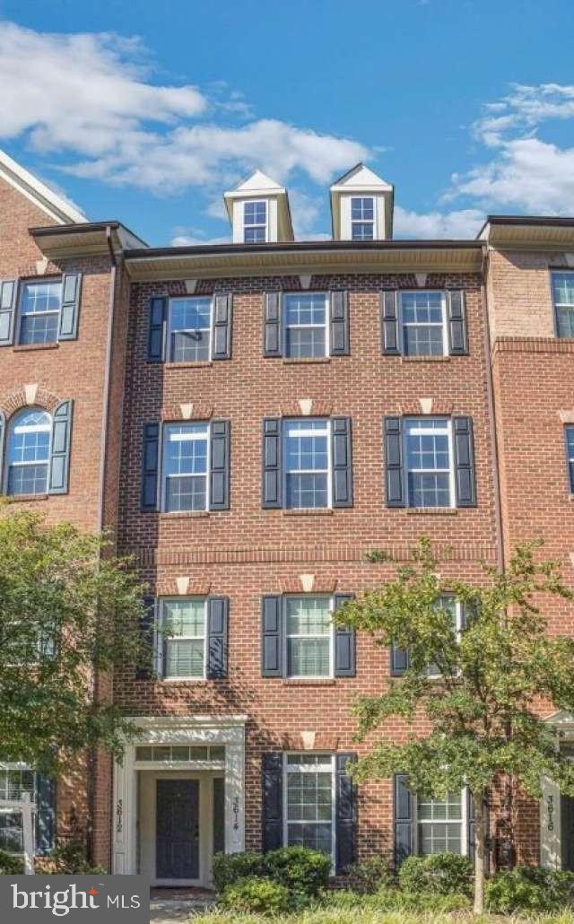 Open-concept condo situated in Villages of Urbana community. Upgraded kitchen with center island, granite countertops, stainless steel appliances, high ceilings, recessed lighting, lots of natural light, gas fireplace, breakfast area, huge family room, balcony and much more. Walk upstairs to a huge primary suite with two walk-in closets and master bathroom with soaking tub, 2 additional spacious bedrooms + full bathroom. Upstairs laundry. Plenty of parking can be found by utilizing the one-car garage, driveway or one of the many visitor spots. Resort-style amenities that include 3 pools, 2 fitness centers, community center, playgrounds, walking trails, close proximity to tennis / basketball courts, YMCA, etc. Urbana High School District (walking distance) and near grocery stores, shopping and restaurants. Great commuter location with easy access to i270 and 355.