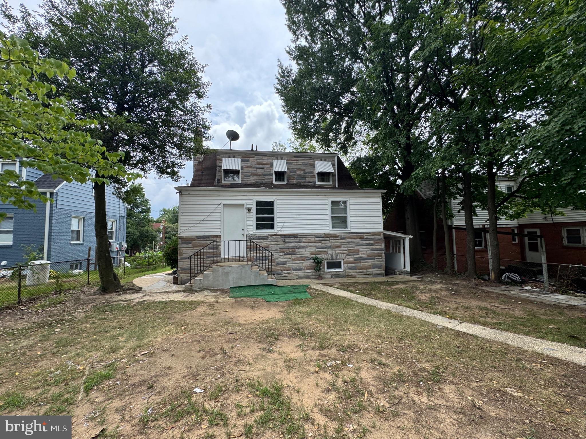 WASHINGTON SUBURBAN HOME - Residential